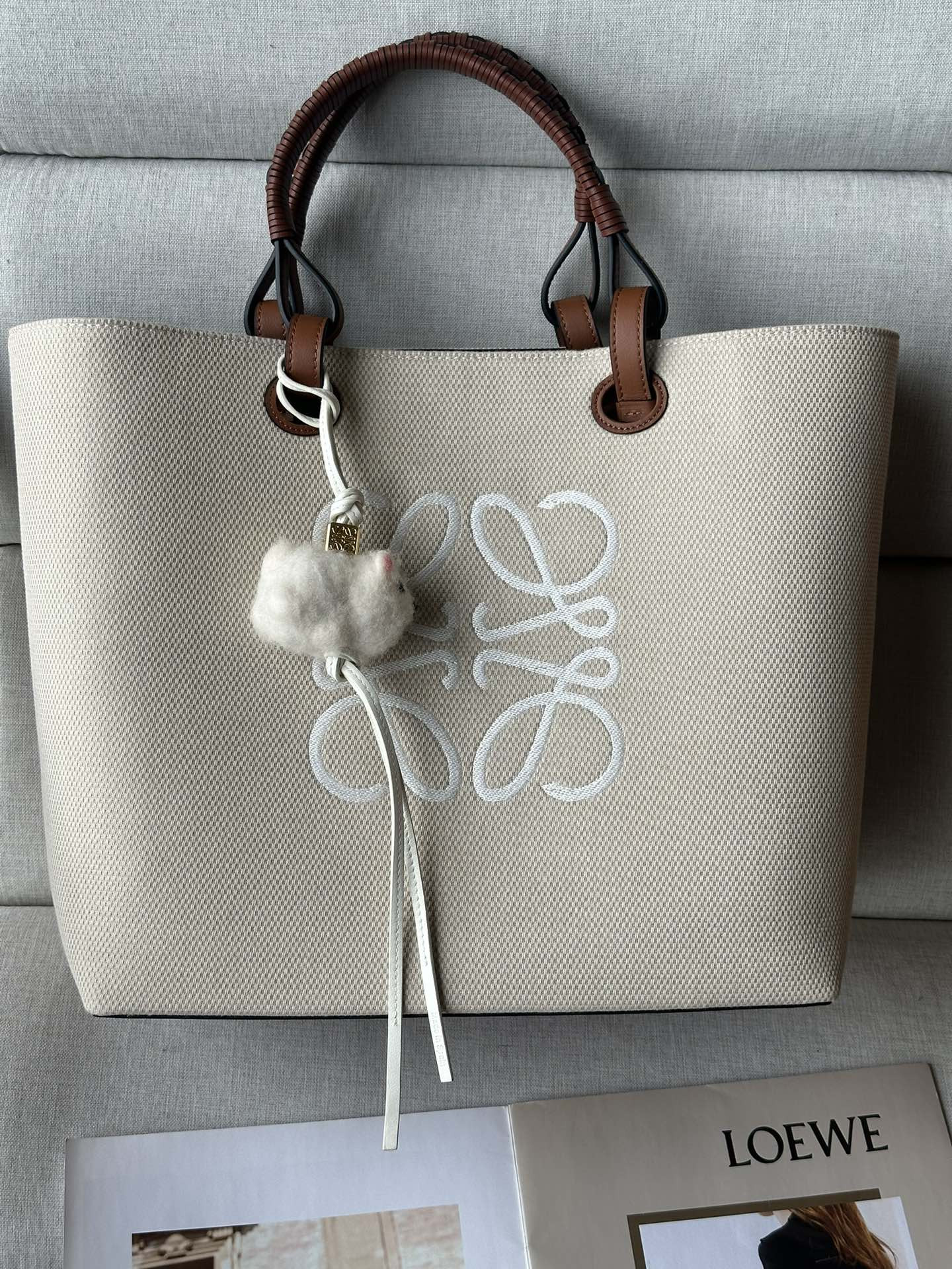 LOEWE Anagram Tote 32x18x12cm