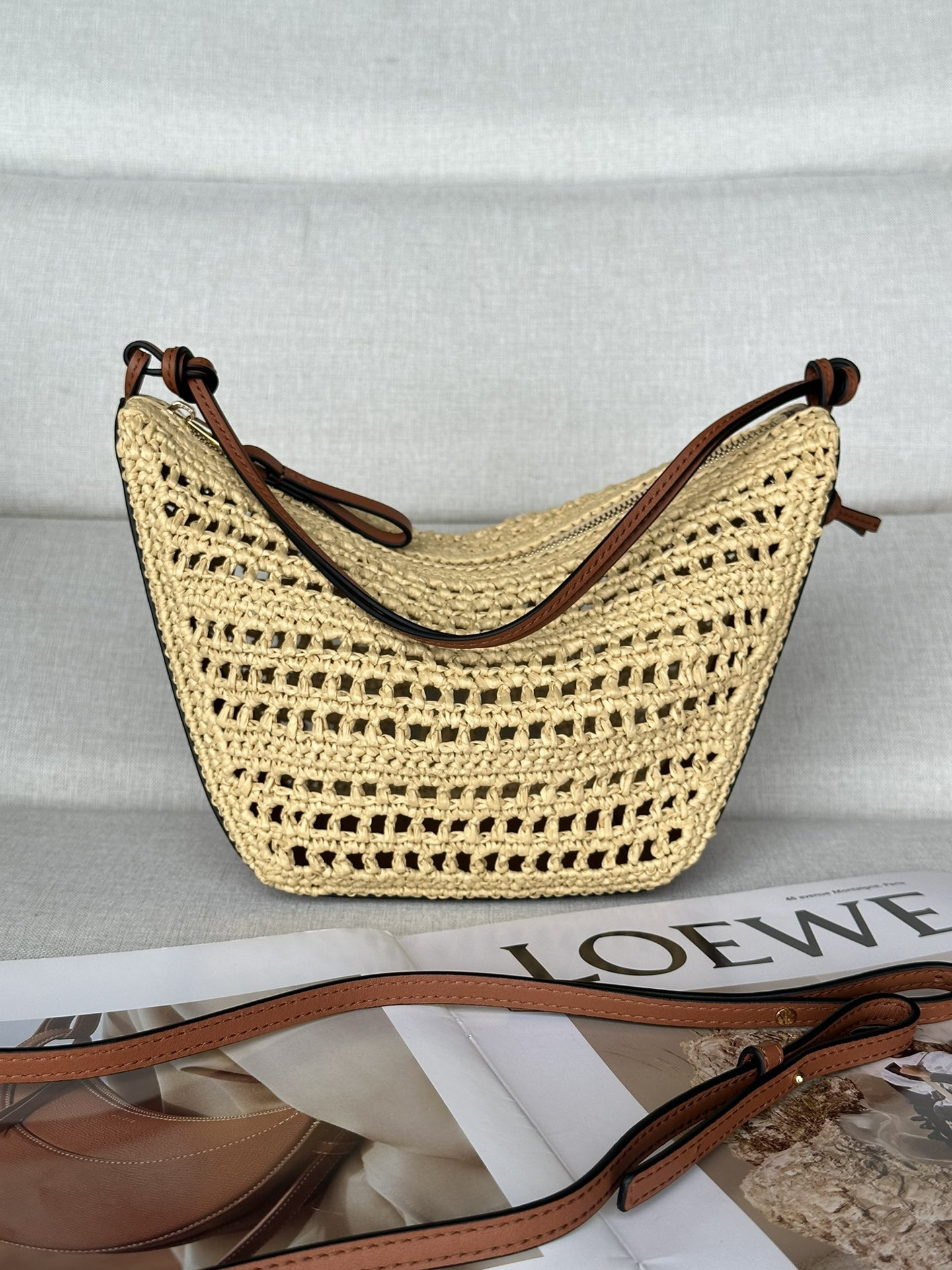 LOEWE Mini Hammock Hobo in raffia and calfskin 28x17x9.5cm