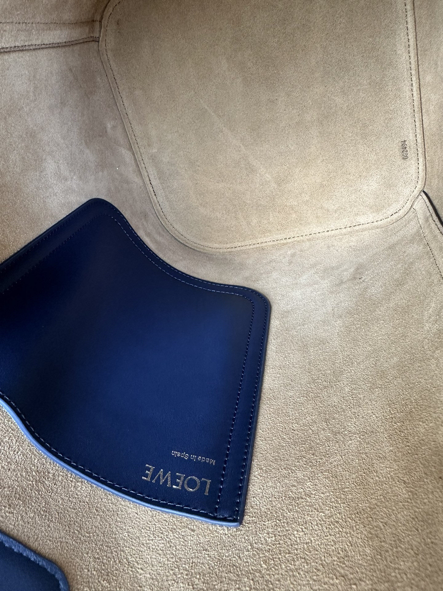 LOEWE Medium Pebble bucket in mellow calfskin 24.5x23.5x28cm