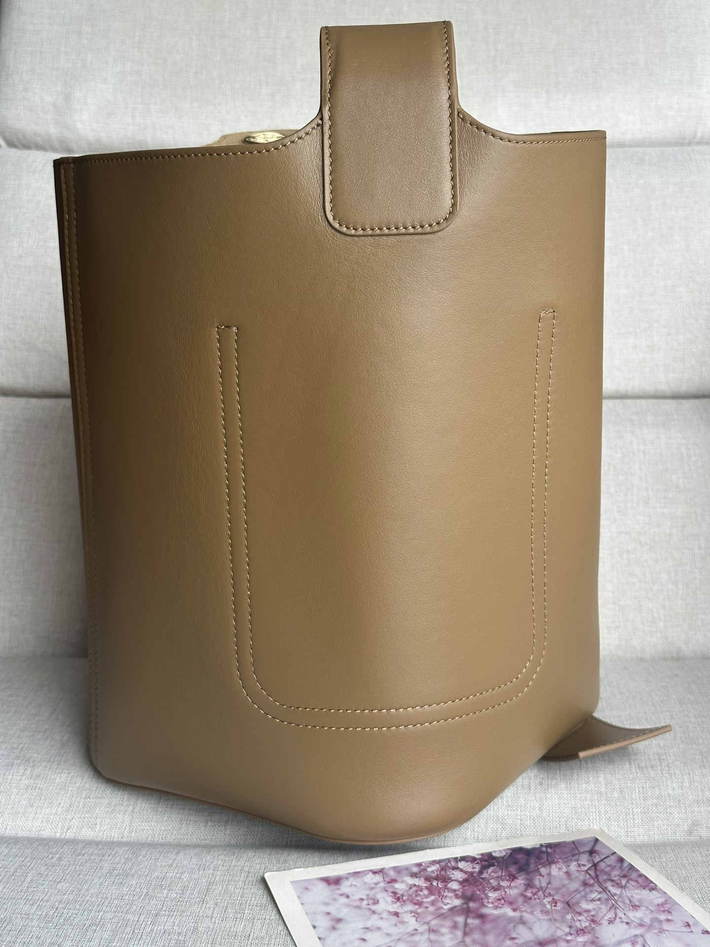 LOEWE Medium Pebble bucket in mellow calfskin 24.5x23.5x28cm