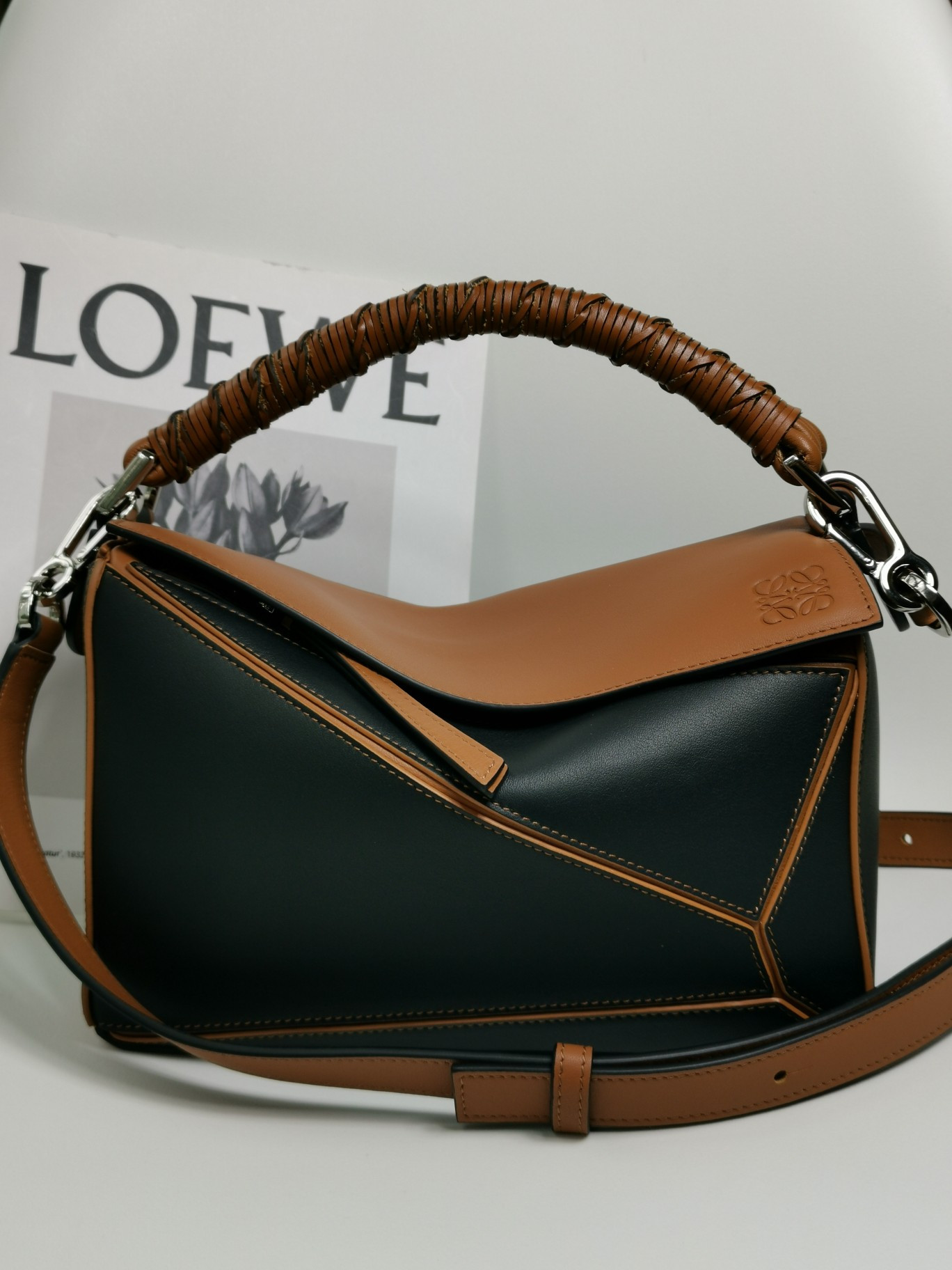 LOEWE Small Puzzle bag in classic calfskin 24x10.5x16.5cm