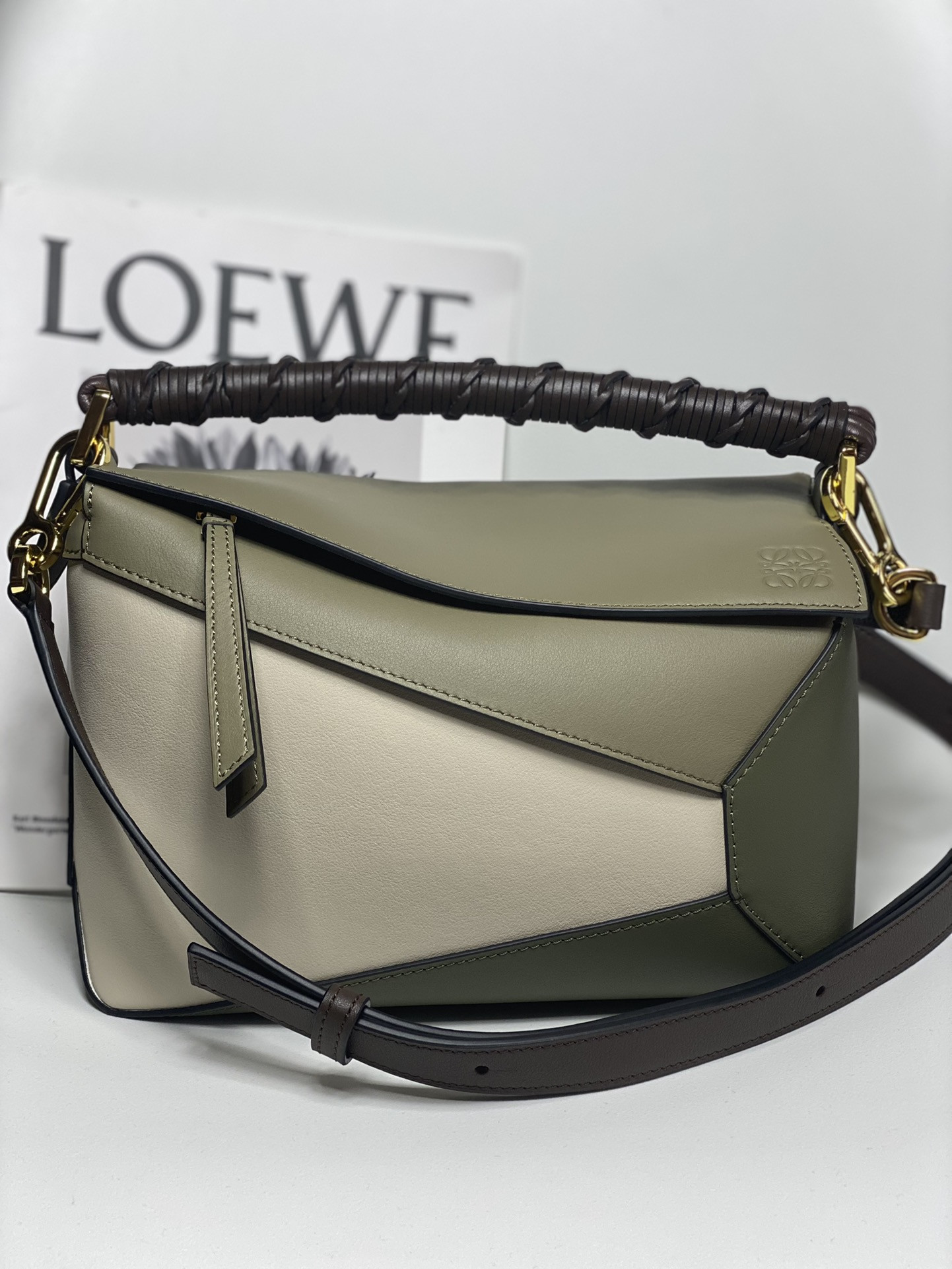 LOEWE Small Puzzle bag in classic calfskin 24x10.5x16.5cm