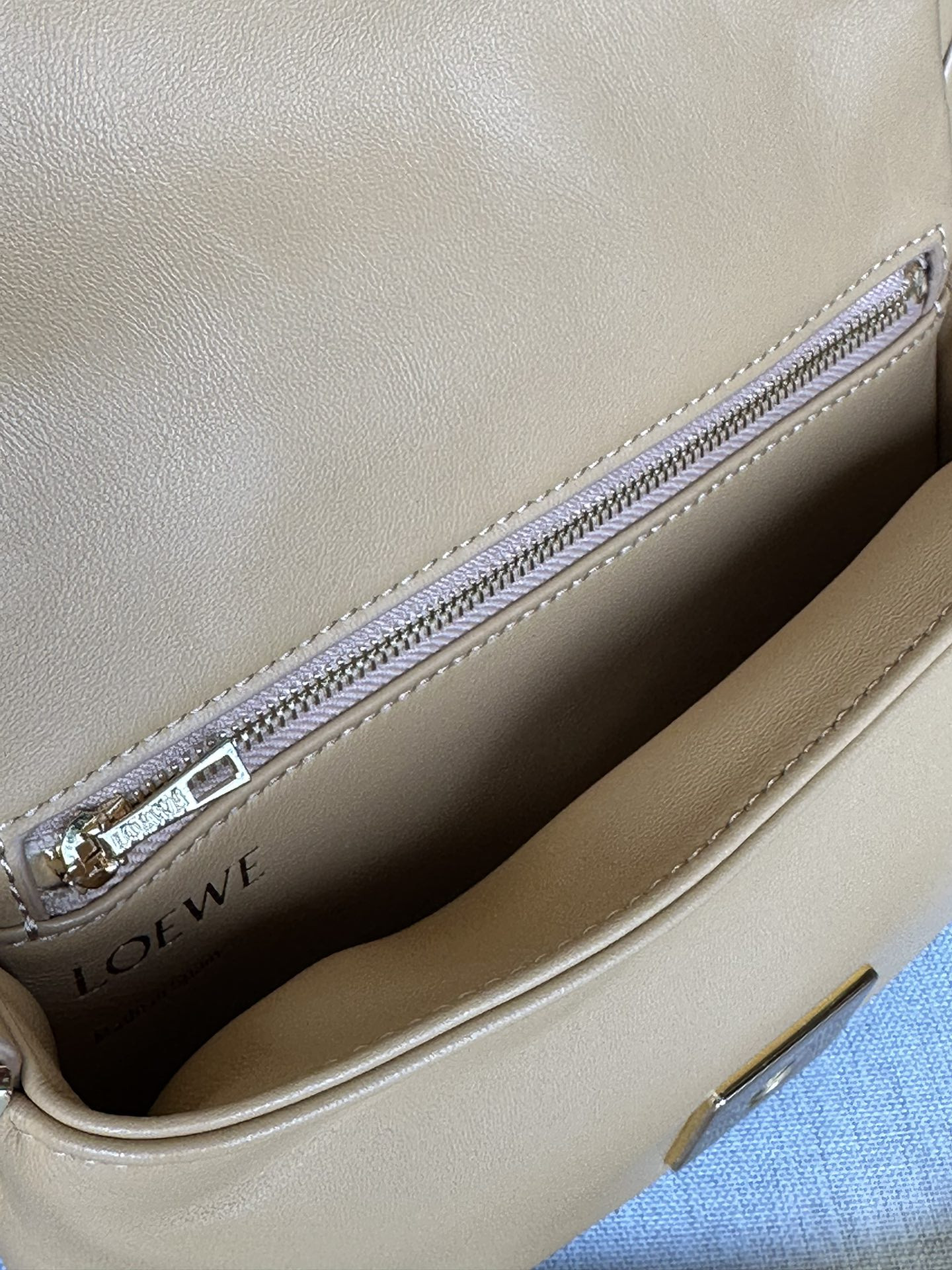 LOEWE Mini Puffer Goya in pleated shiny nappa lambskin 20x6x13cm