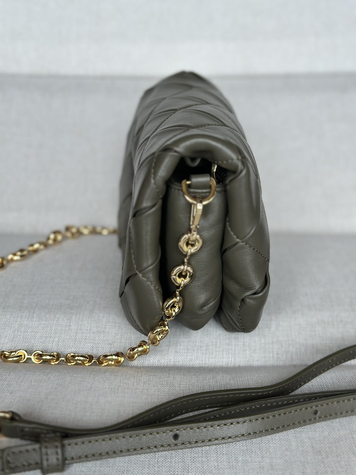 LOEWE Mini Puffer Goya in pleated shiny nappa lambskin 20x6x13cm