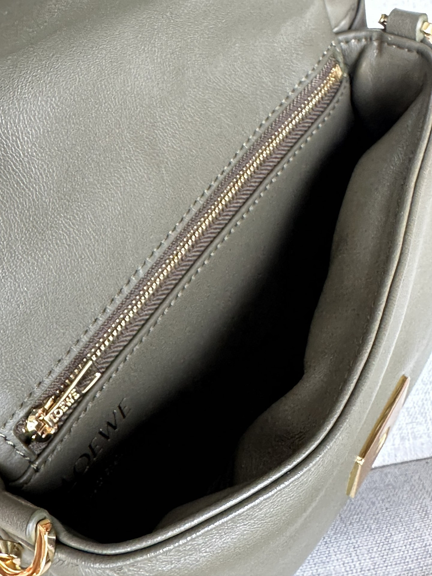 LOEWE Mini Puffer Goya in pleated shiny nappa lambskin 20x6x13cm