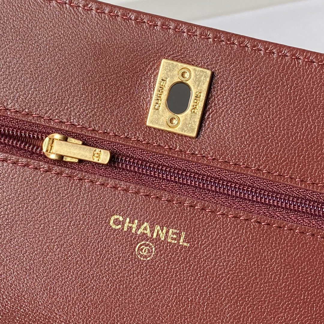 CHANEL WALLET ON CHAIN Grained Shiny Calfskin & Gold-Tone Metal 12 × 19 × 5 cm