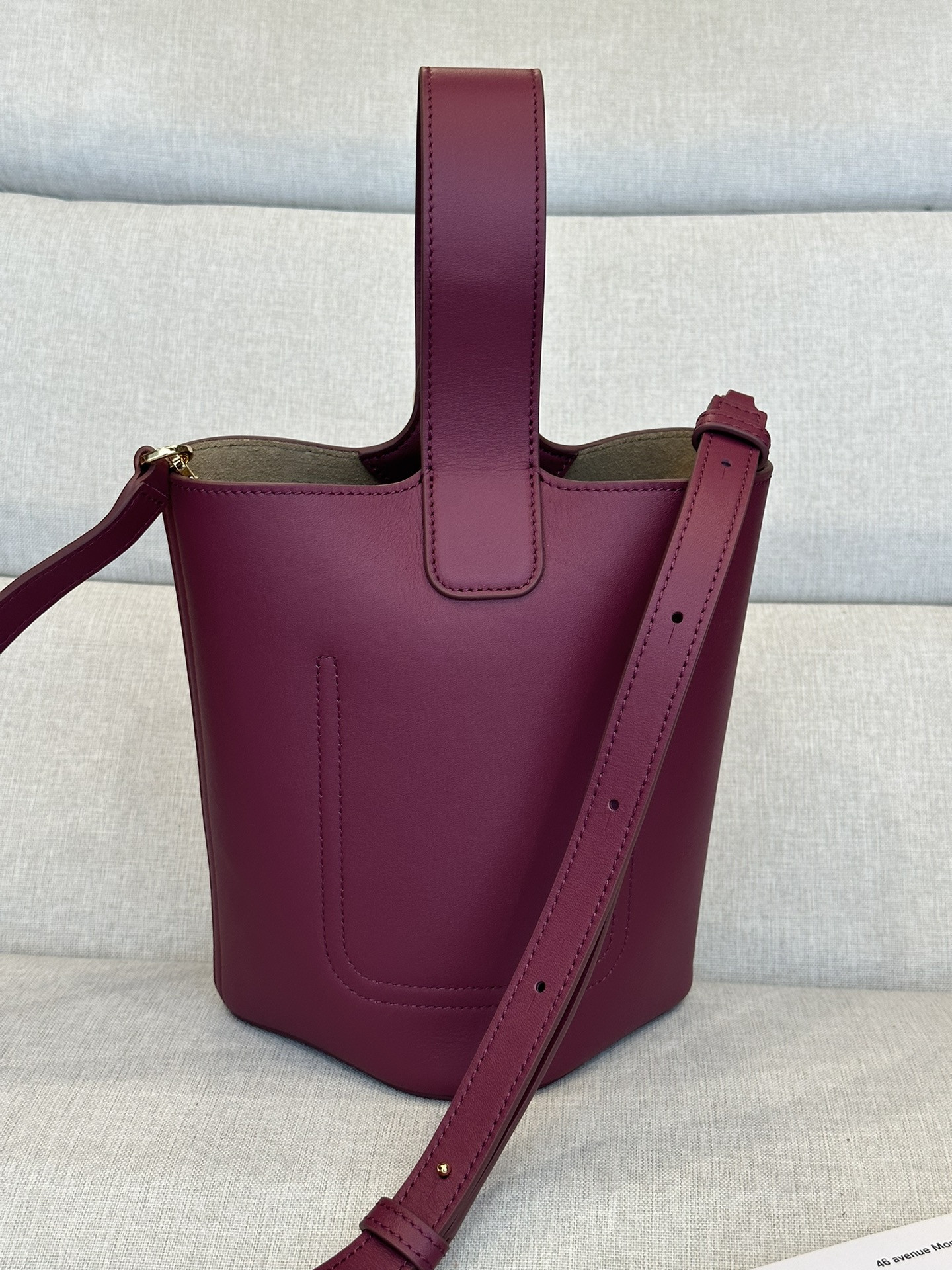LOEWE Mini Pebble bucket in mellow calfskin 19.5x16x16cm