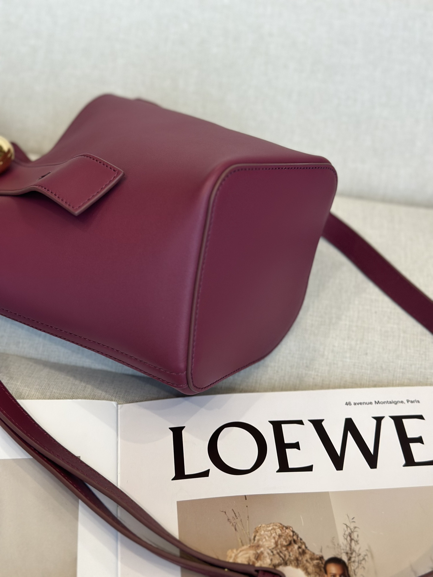 LOEWE Mini Pebble bucket in mellow calfskin 19.5x16x16cm