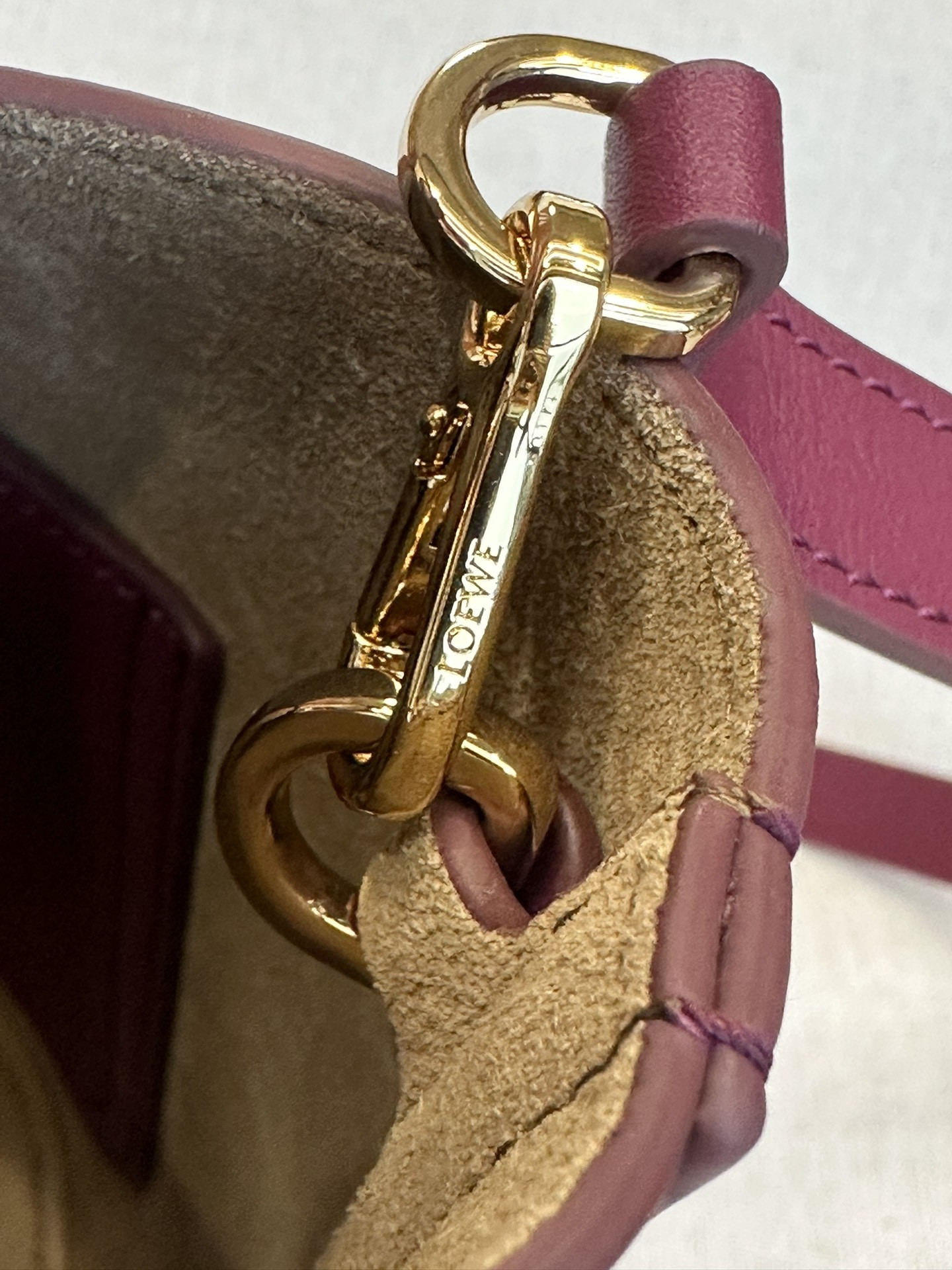 LOEWE Mini Pebble bucket in mellow calfskin 19.5x16x16cm