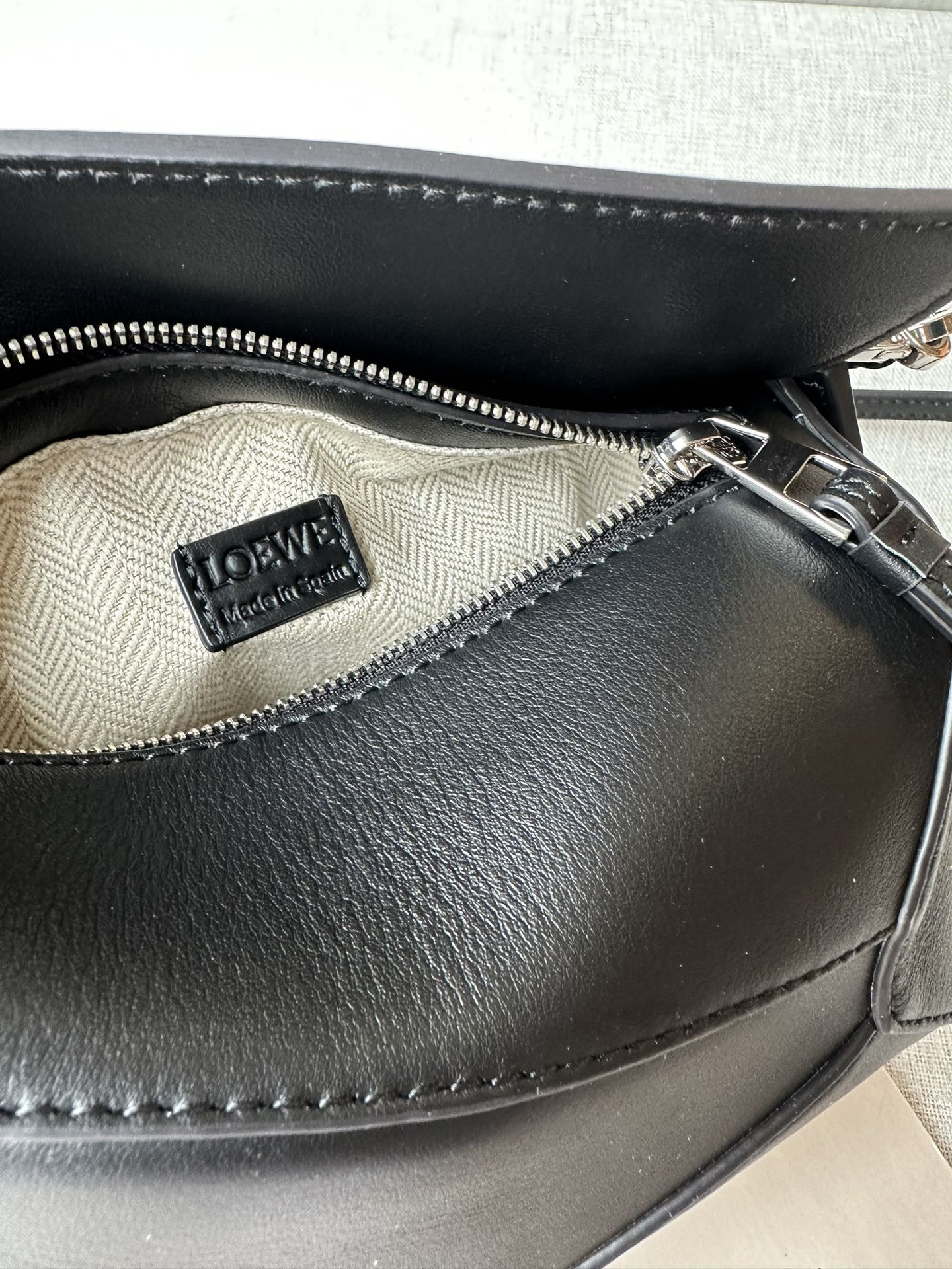 LOEWE Small Puzzle bag in classic calfskin 24x10.5x16.5cm