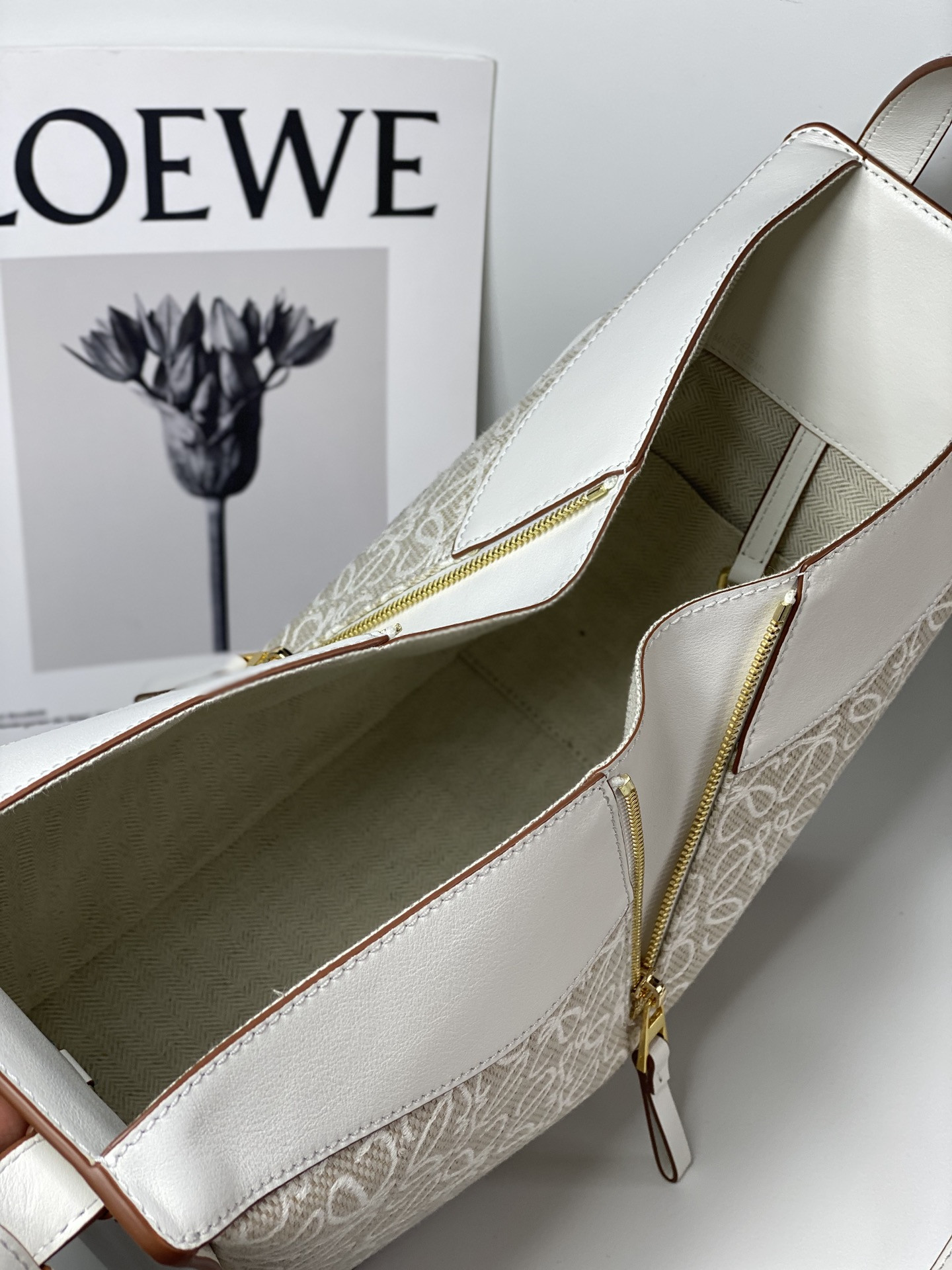 Loewe Small Hammock bag in soft grained calfskin 30x13.5x25cm