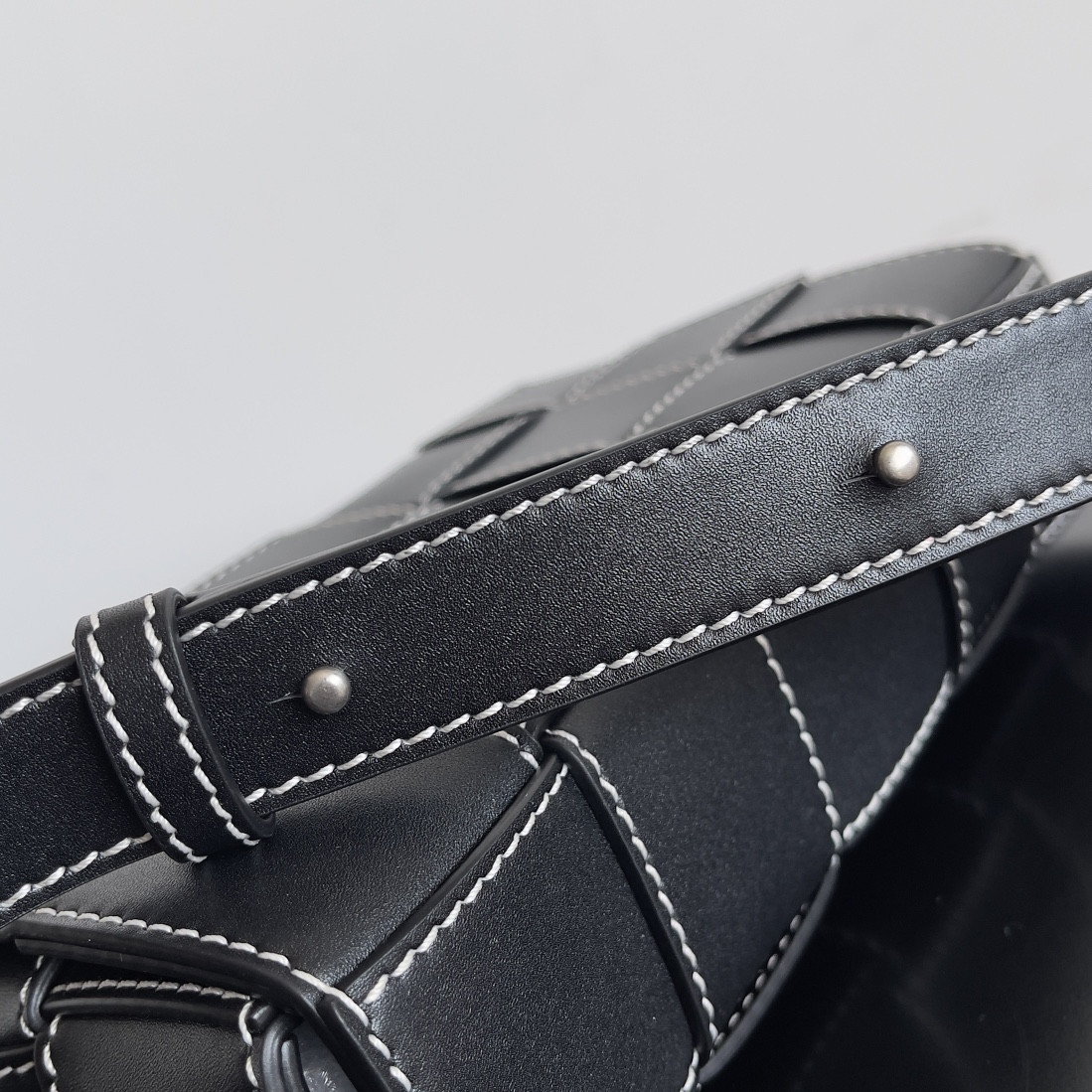 Bottega Veneta Cassette 15x23x5cm