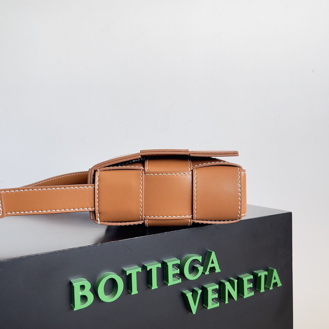 Bottega Veneta Cassette 15x23x5cm