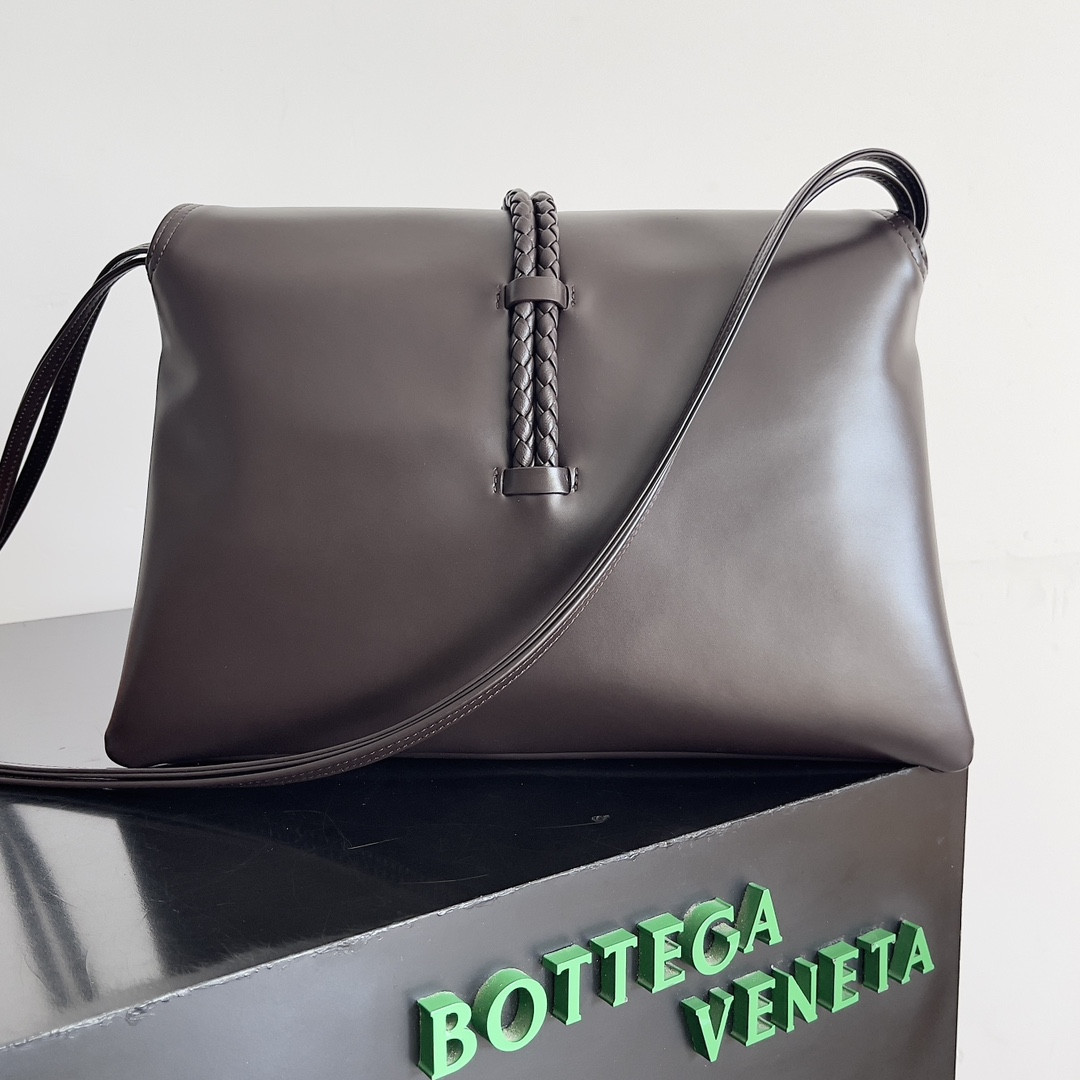 Bottega Veneta Liberta  23 x 35 x 6cm