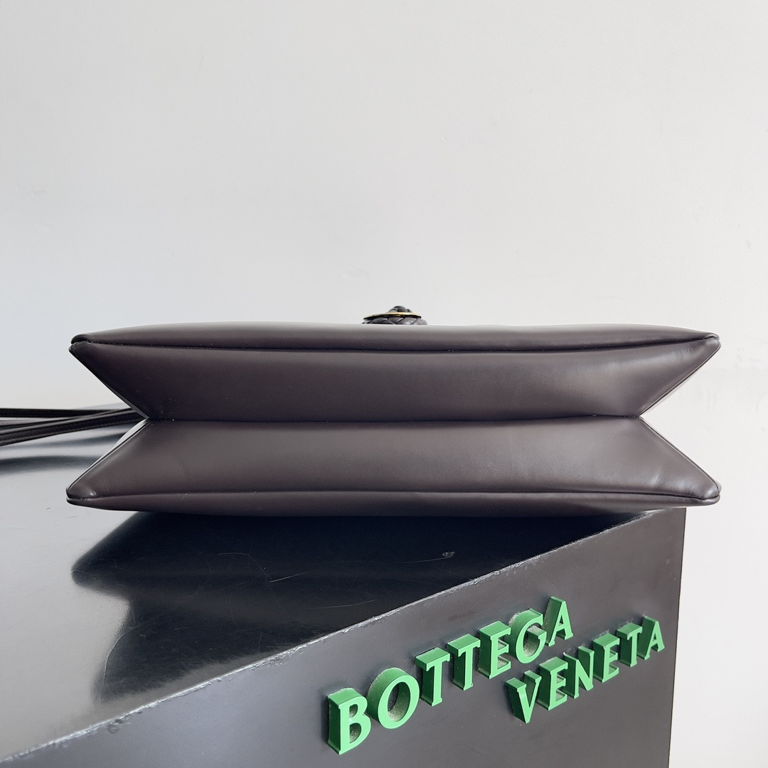 Bottega Veneta Liberta  23 x 35 x 6cm