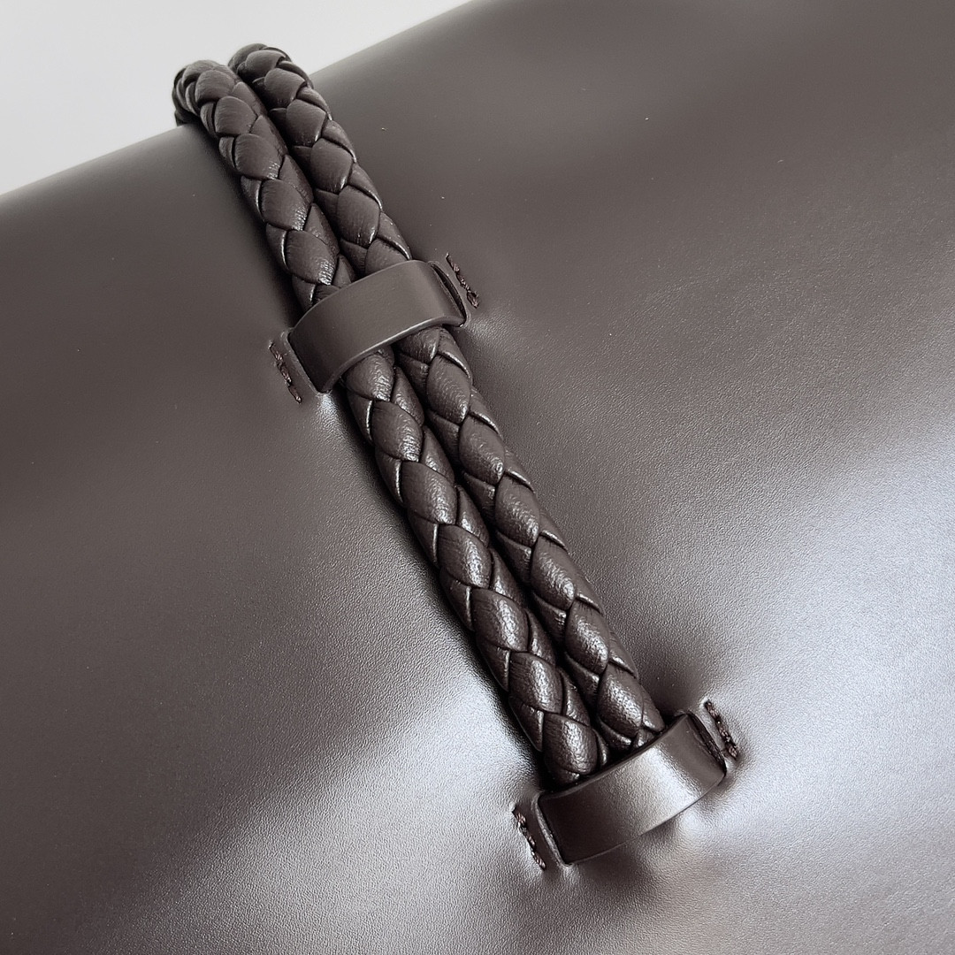 Bottega Veneta Liberta  23 x 35 x 6cm