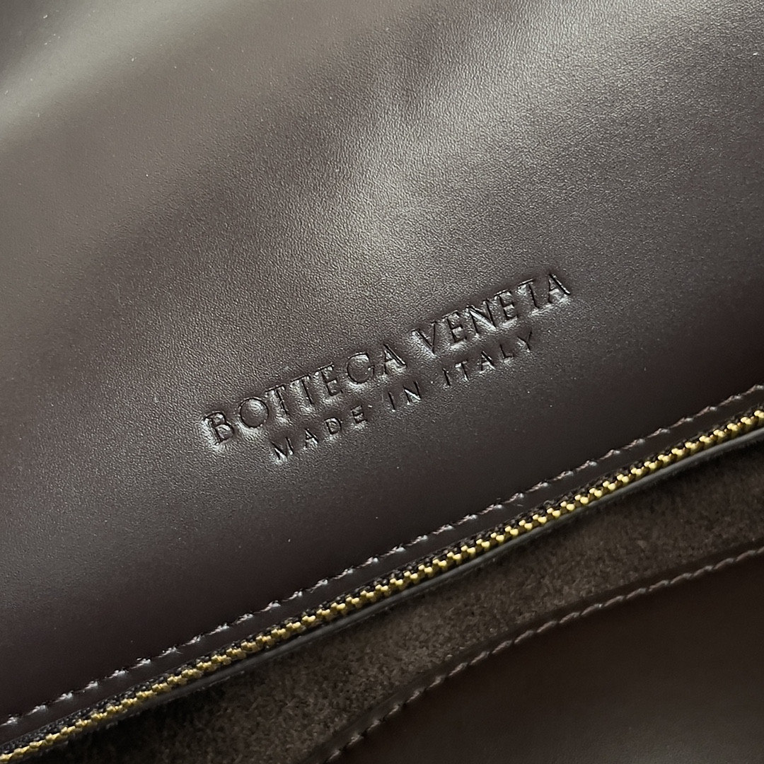 Bottega Veneta Liberta  23 x 35 x 6cm