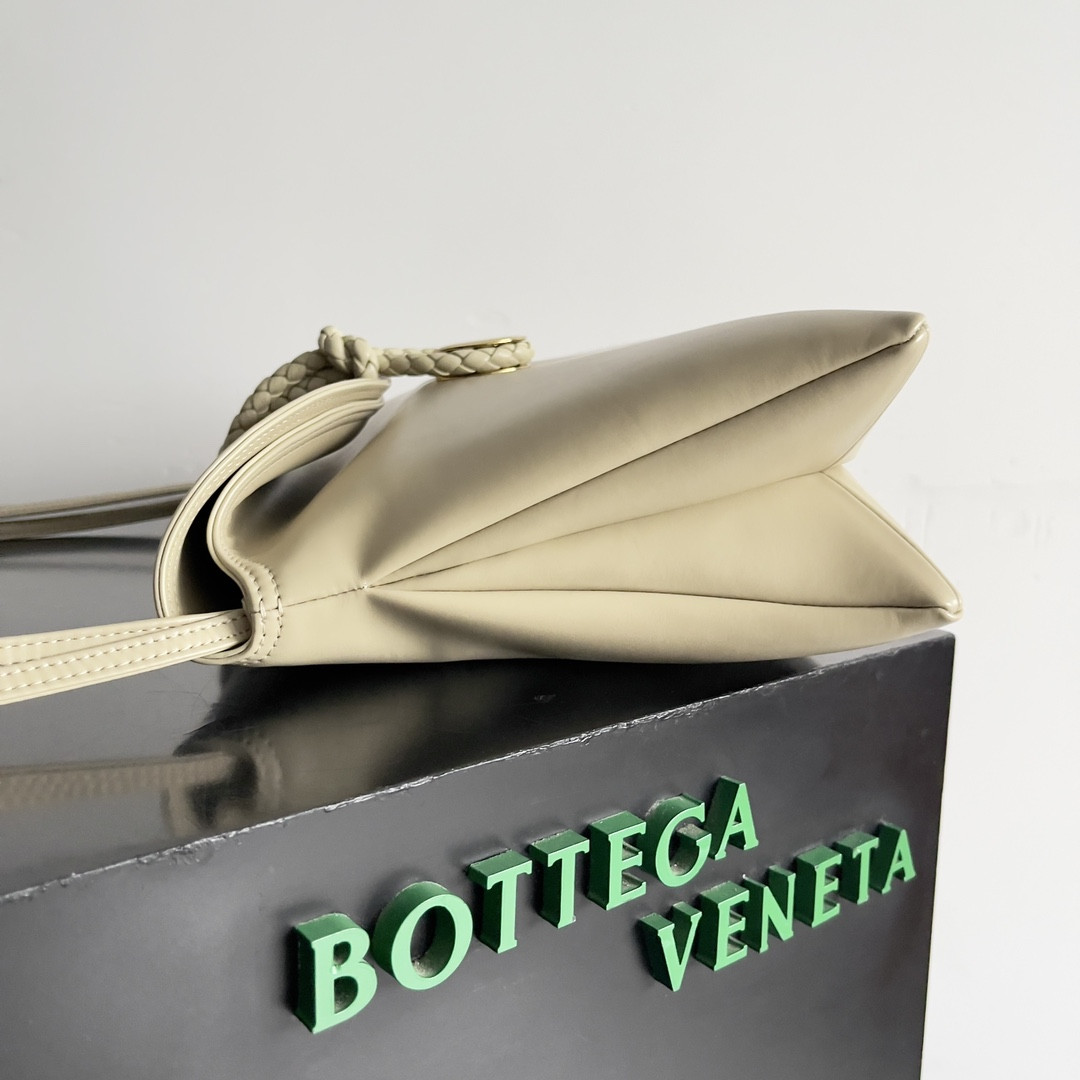 Bottega Veneta Liberta 23 x 35 x 6cm