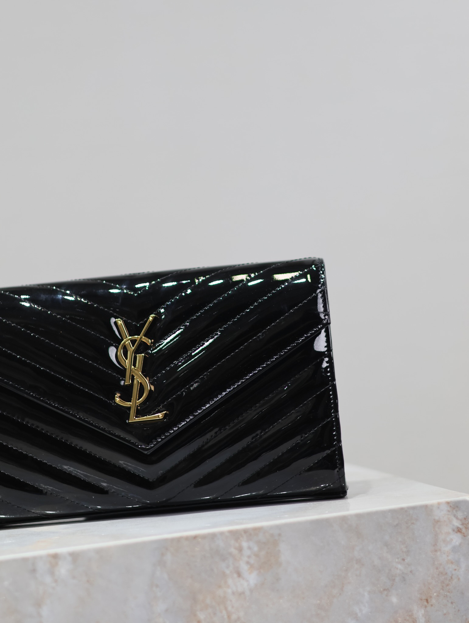 YSL Cassandra Monogram Classic Chain Wallet in patent leather 22.5 x 14 x 4cm