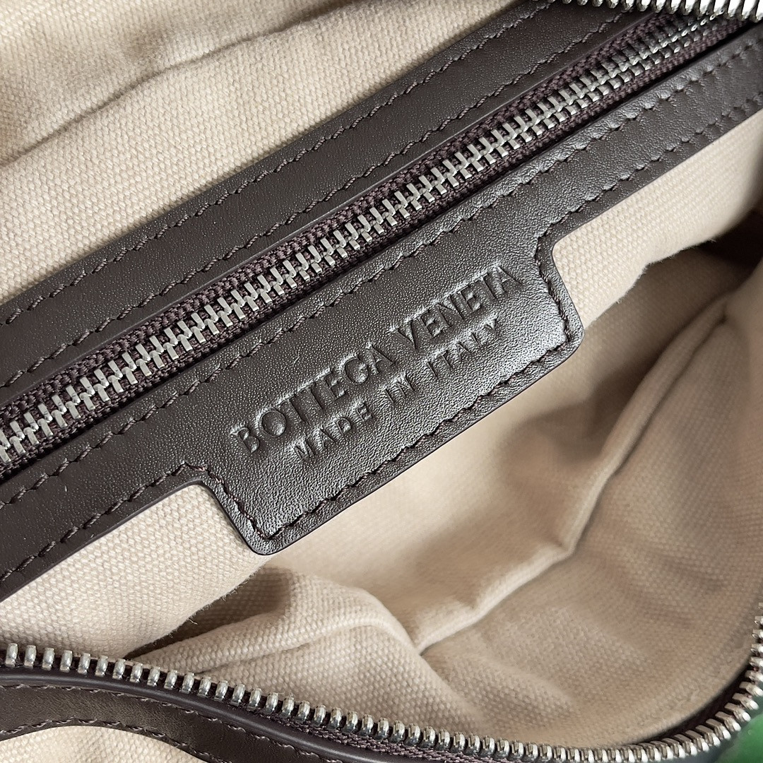 Bottega Veneta Medium Arco Camera Bag 19x27x9cm