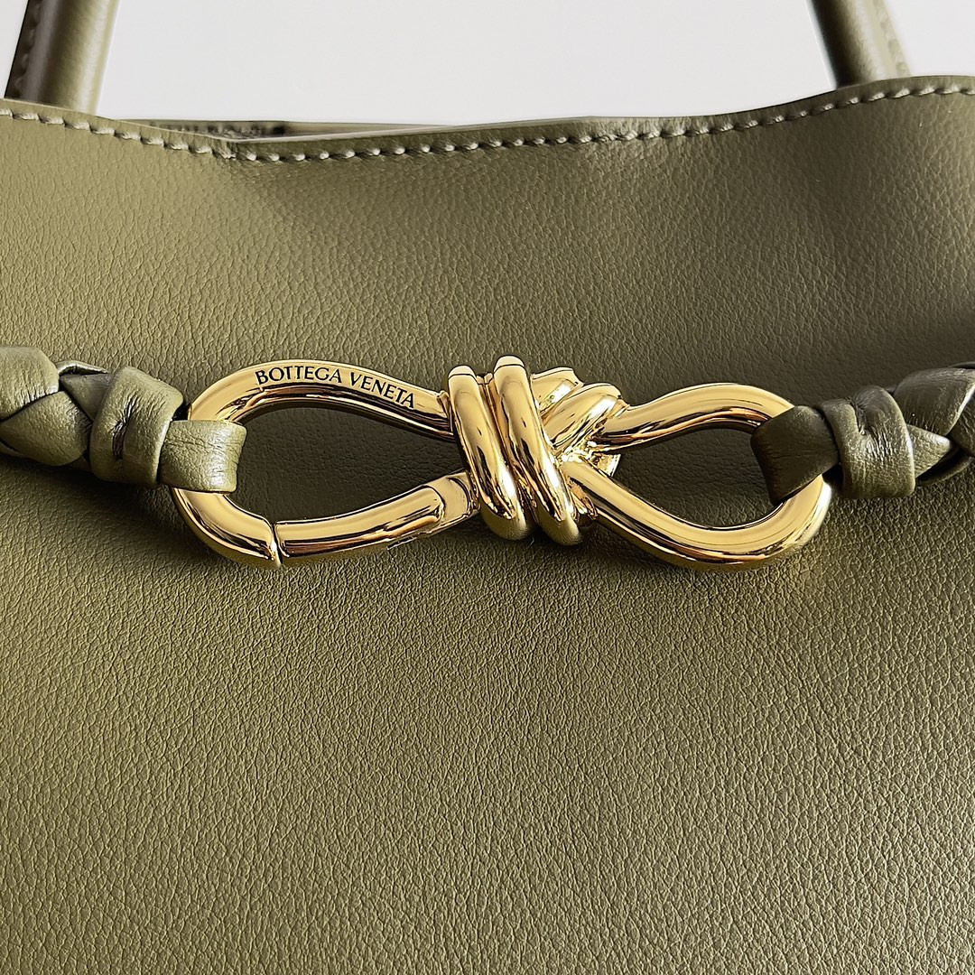 Bottega Veneta Medium Andiamo 32x25x11CM