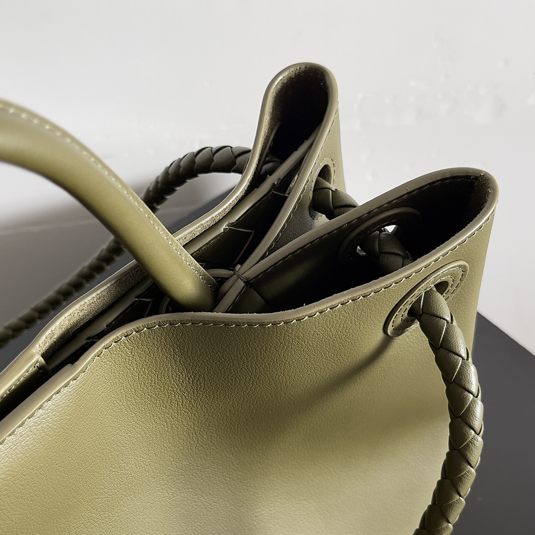 Bottega Veneta Medium Andiamo 32x25x11CM