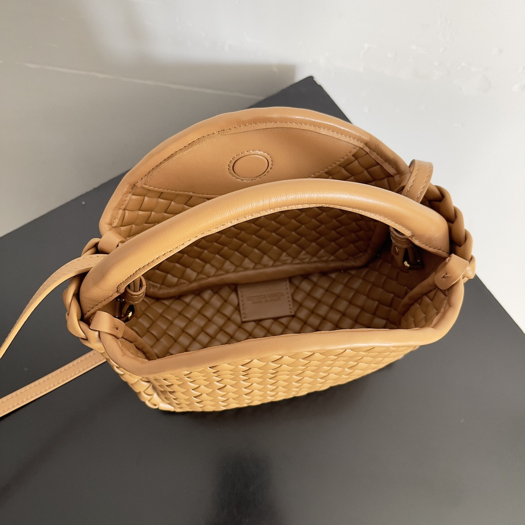 Bottega Veneta Small Cobble Top Handle 11x23x8cm