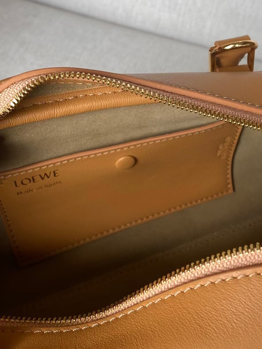 Loewe Amazona 23 Cropped bag in nappa calfskin 23x11x10cm