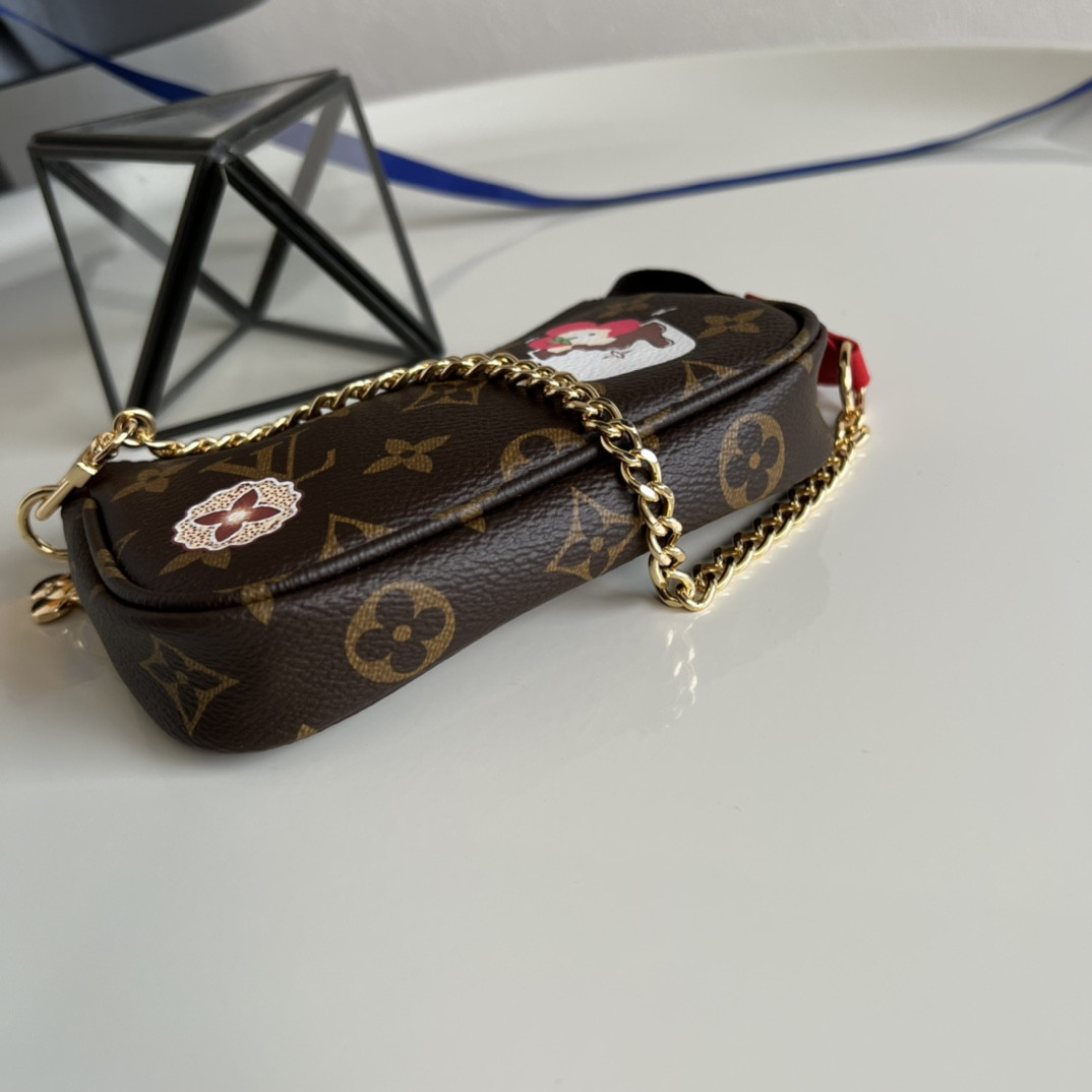 LV Mini Pochette Accessoires M12205 15.5x10.5x4cm