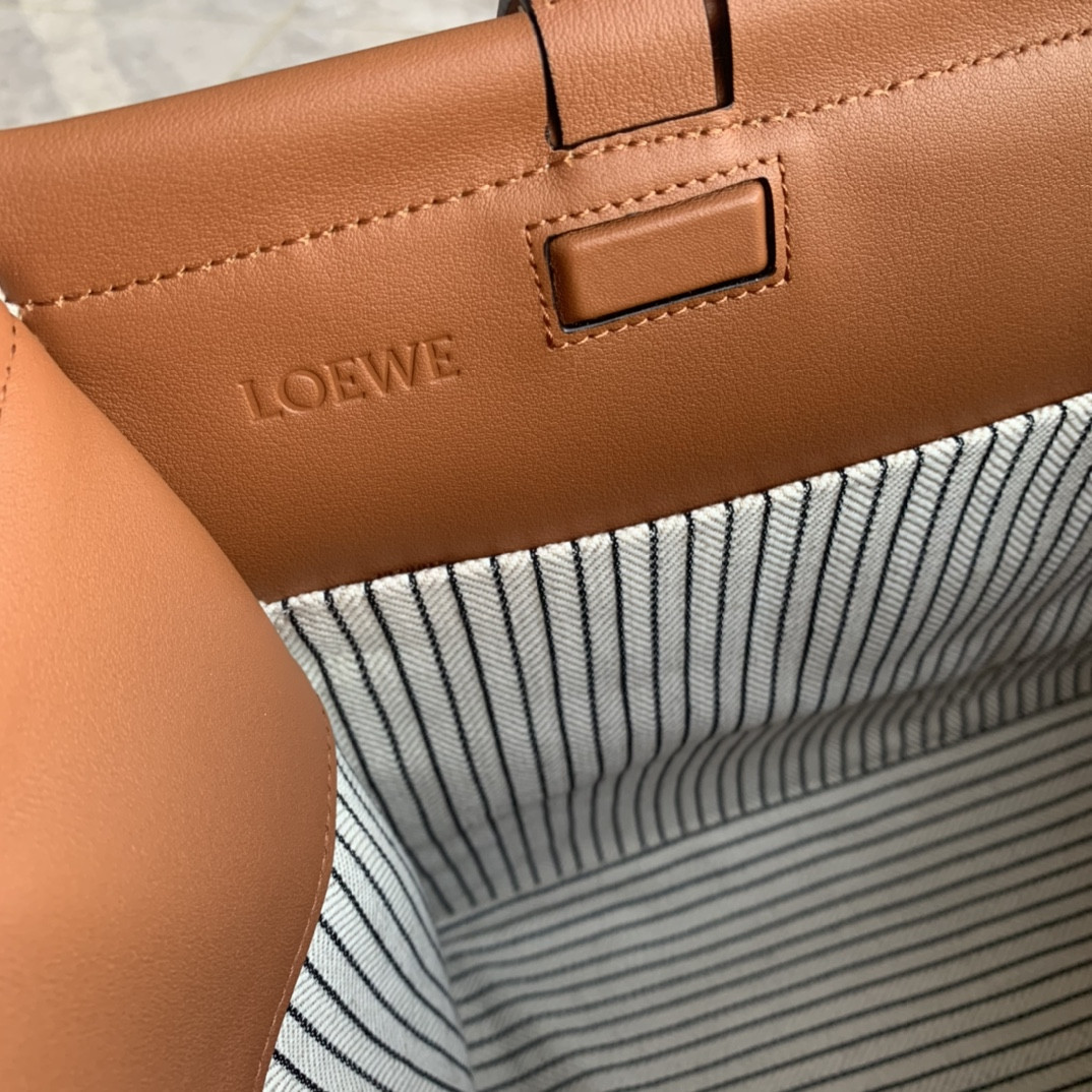 Loewe Cushion tot Canvas and calfskin 35x27x19cm