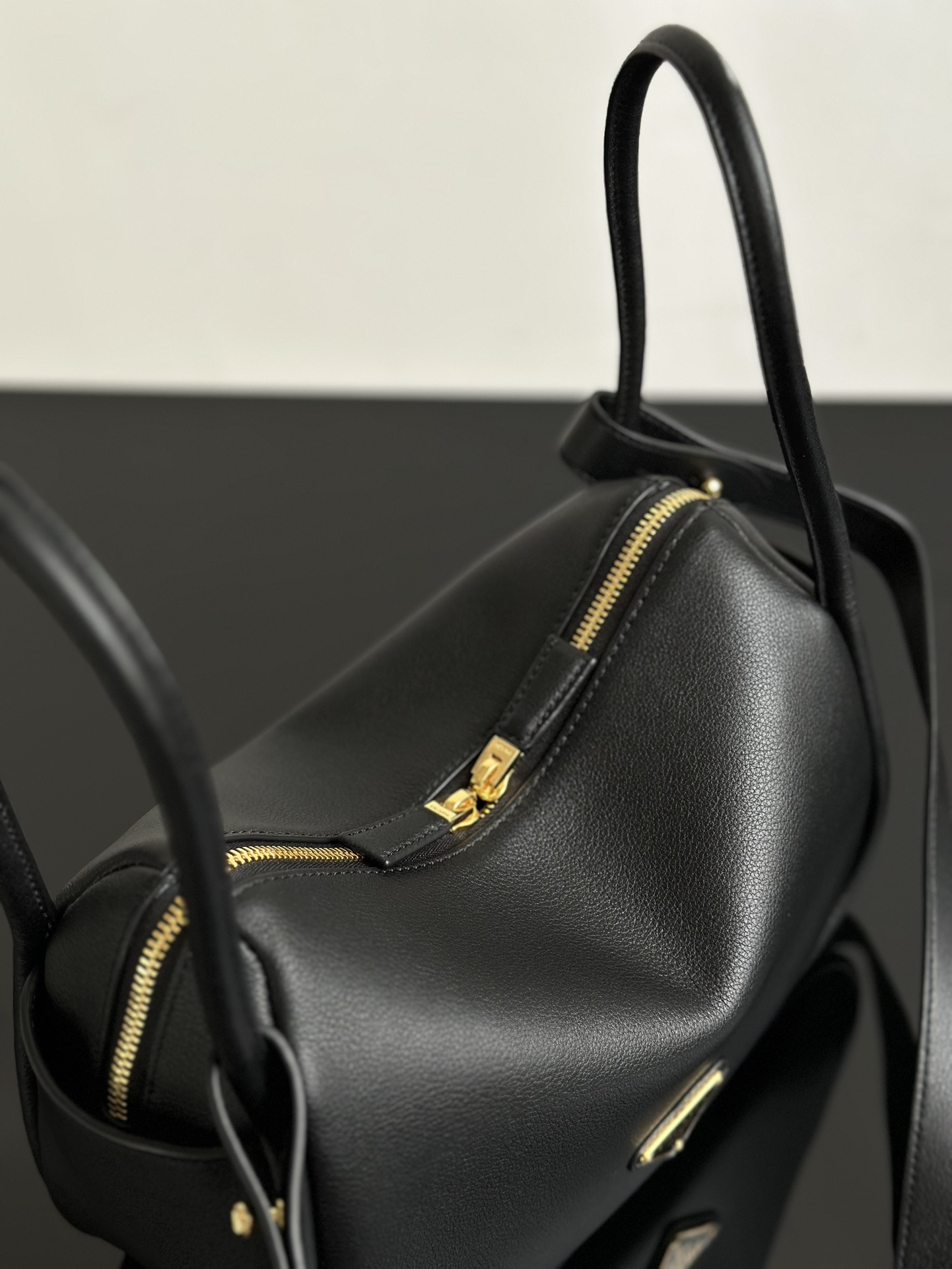 Prada Darling leather handbag 18x25x10.5cm