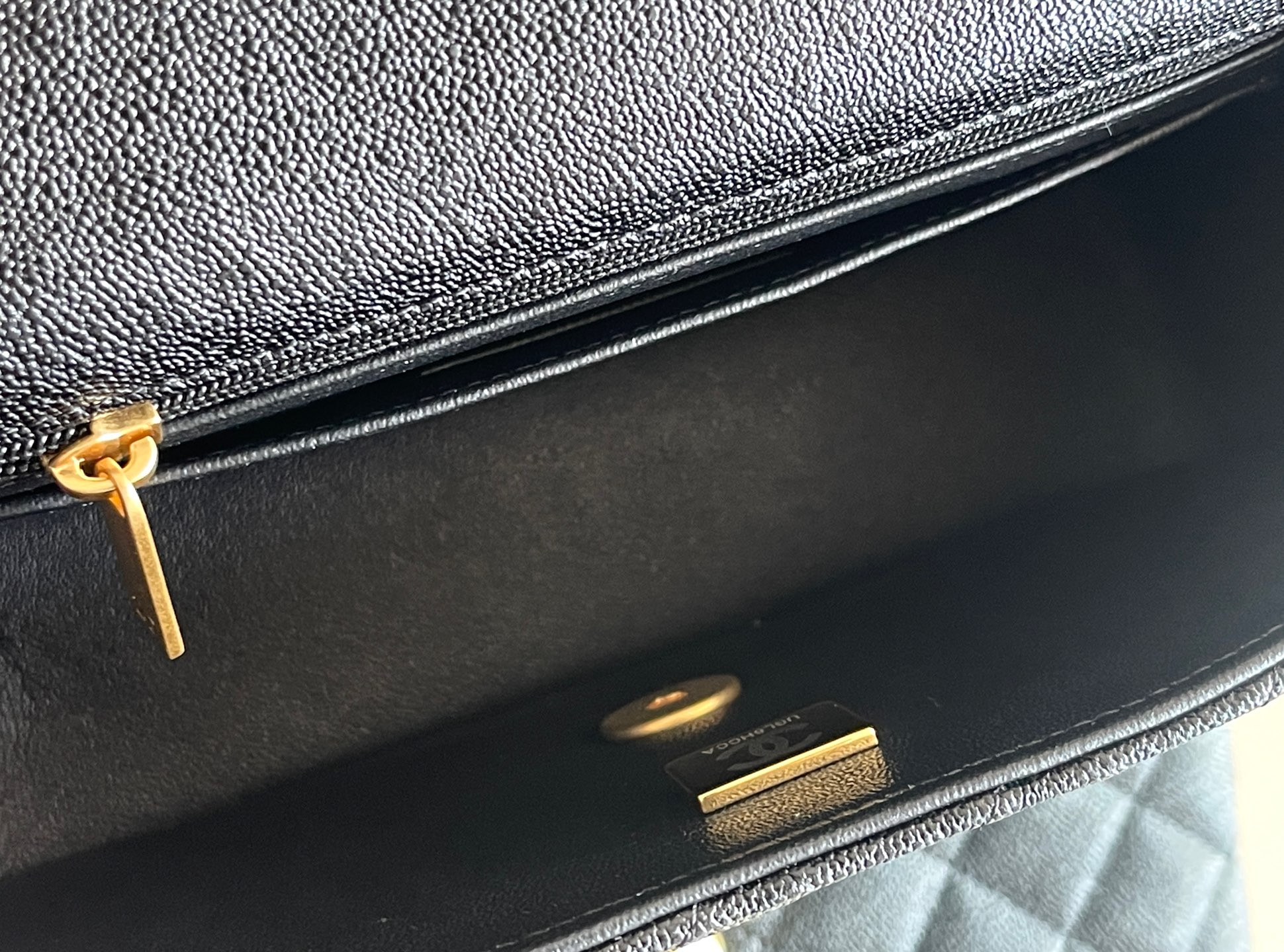 Chanel Mini Classic Handbag With Top Handle 13x20x9cm