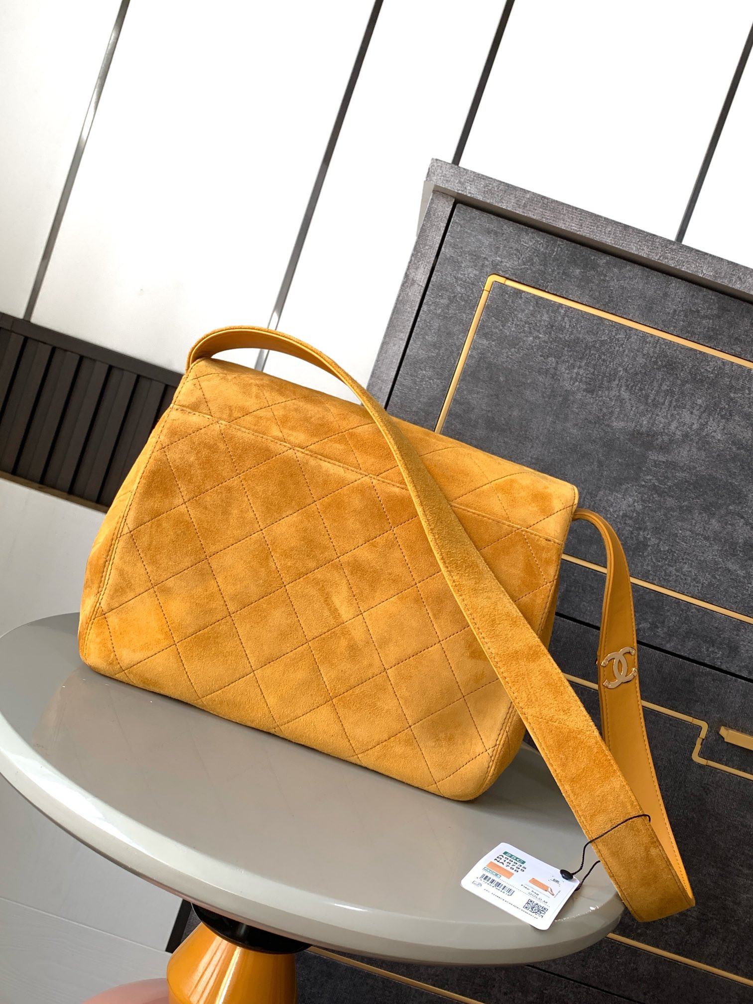 CHANEL Vintage bag 28x12.5x24cm