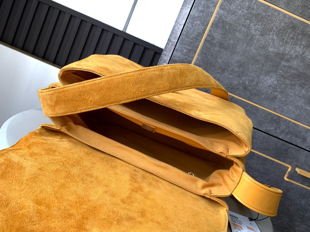 CHANEL Vintage bag 28x12.5x24cm