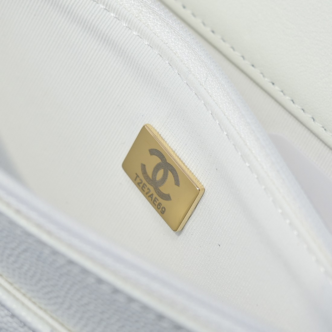 CHANEL WOC CLASSIC WALLET ON CHAIN 12.3x19.2x3.5cm