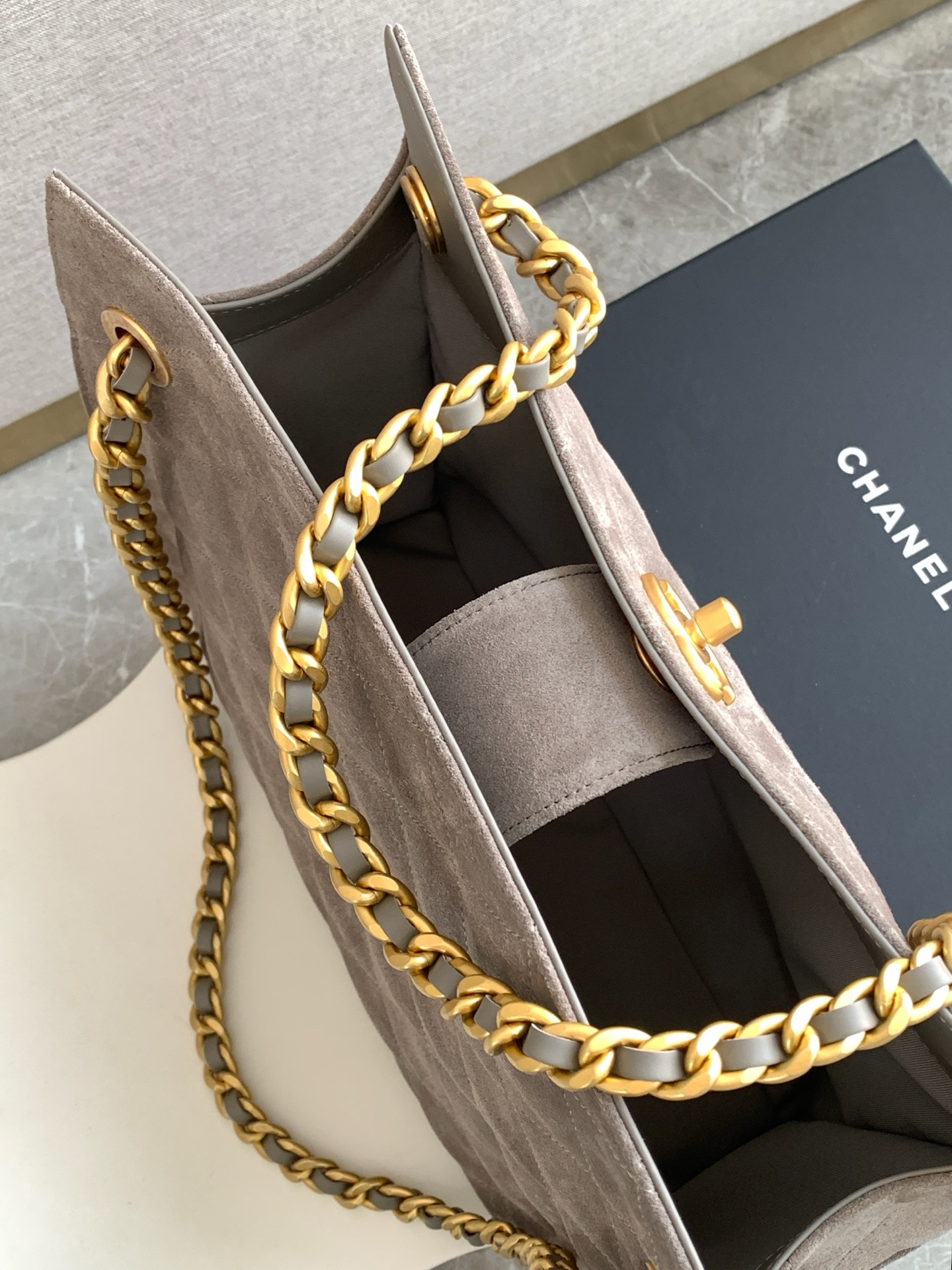 Chanel shopping bag hobo 26x31x13cm