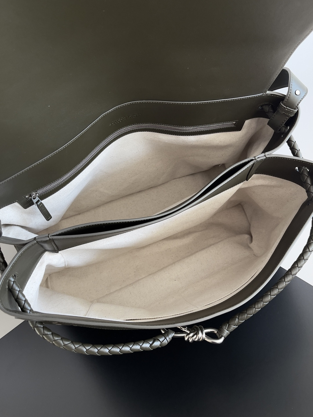 Bottega Veneta Large Andiamo Messenger 43x32x20cm