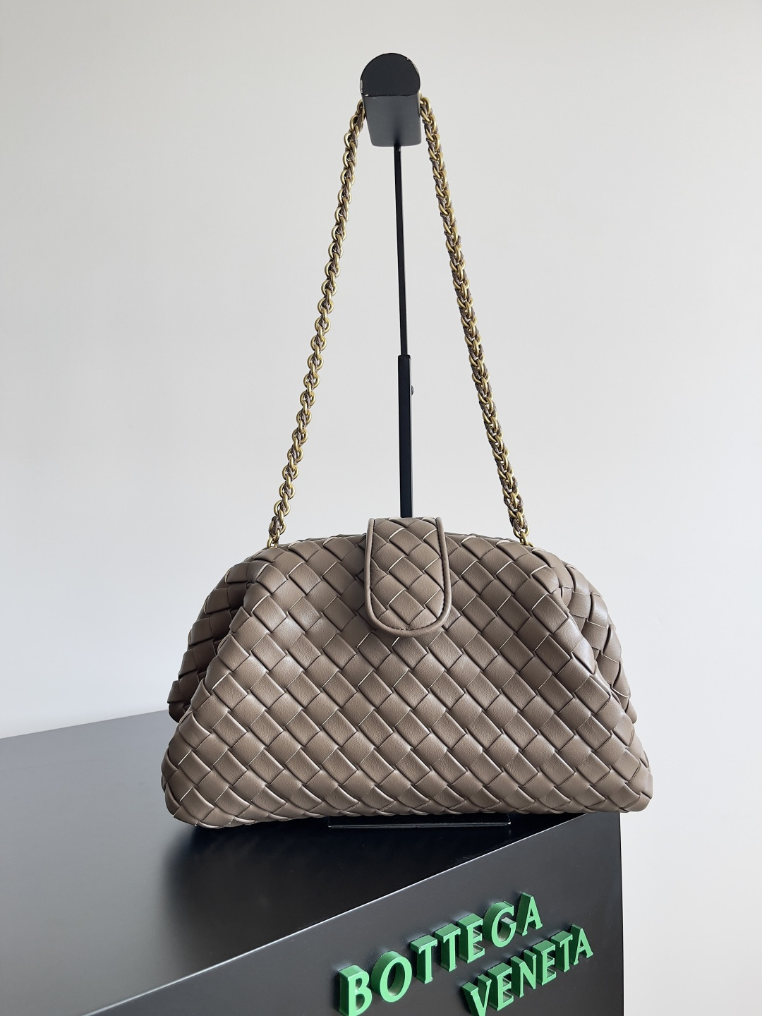 BOTTEGA VENETA  LAUREN  CLUTCH Andiamo Parachute  31x16.5x11cm