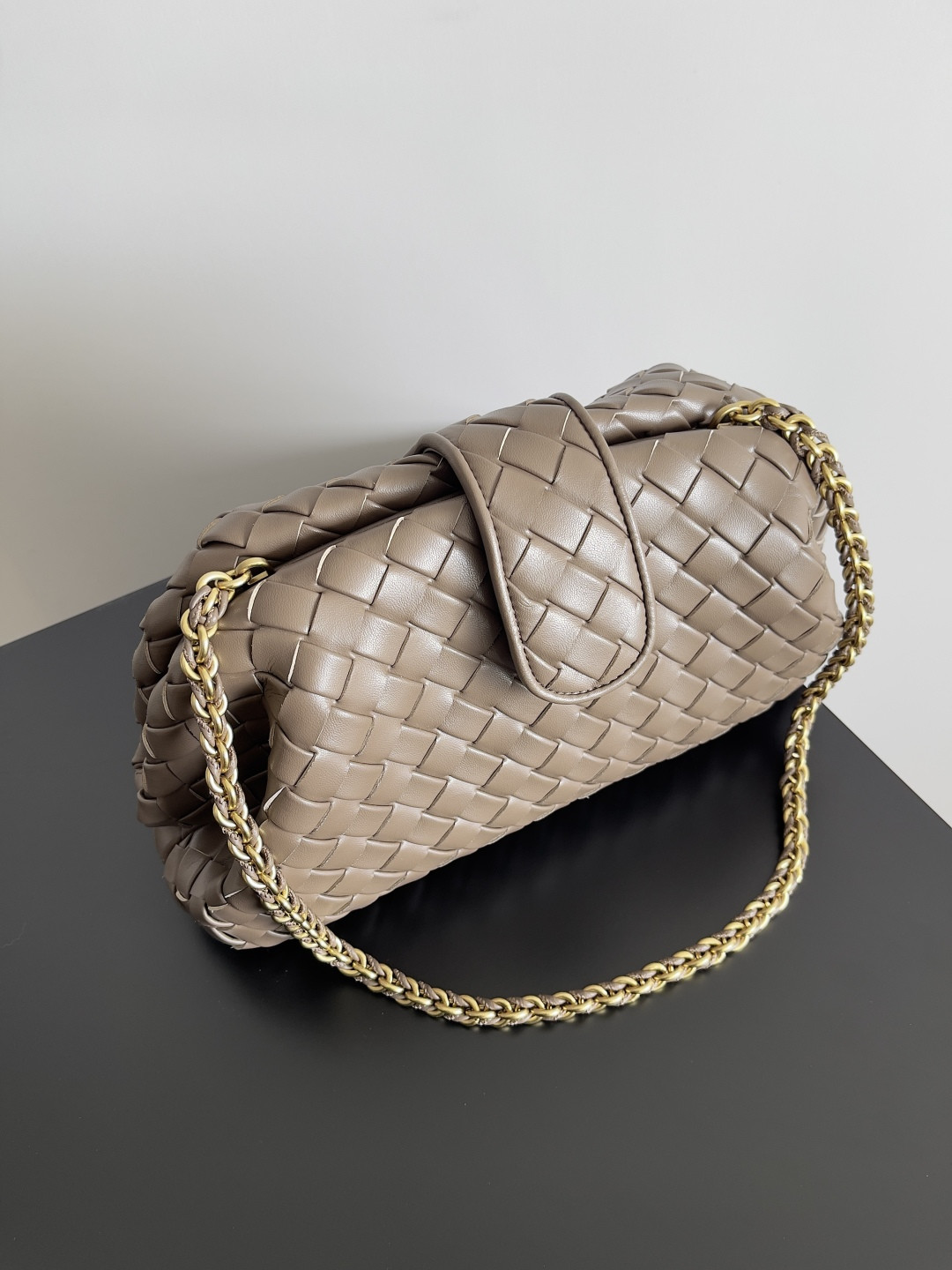 BOTTEGA VENETA  LAUREN  CLUTCH Andiamo Parachute  31x16.5x11cm