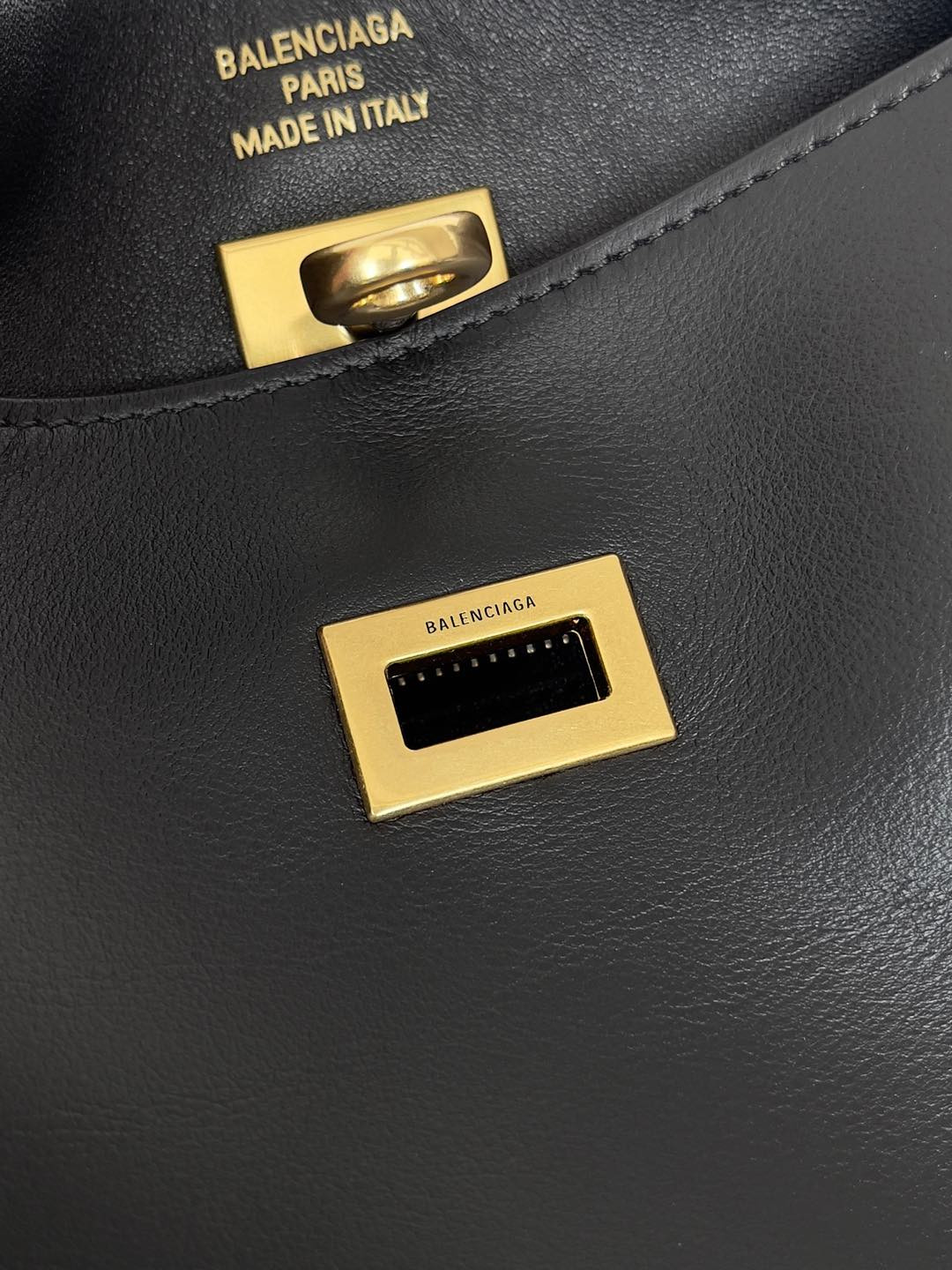 Balenciaga Bel Air Hobo 26.9×25.9×9.9cm 811018m