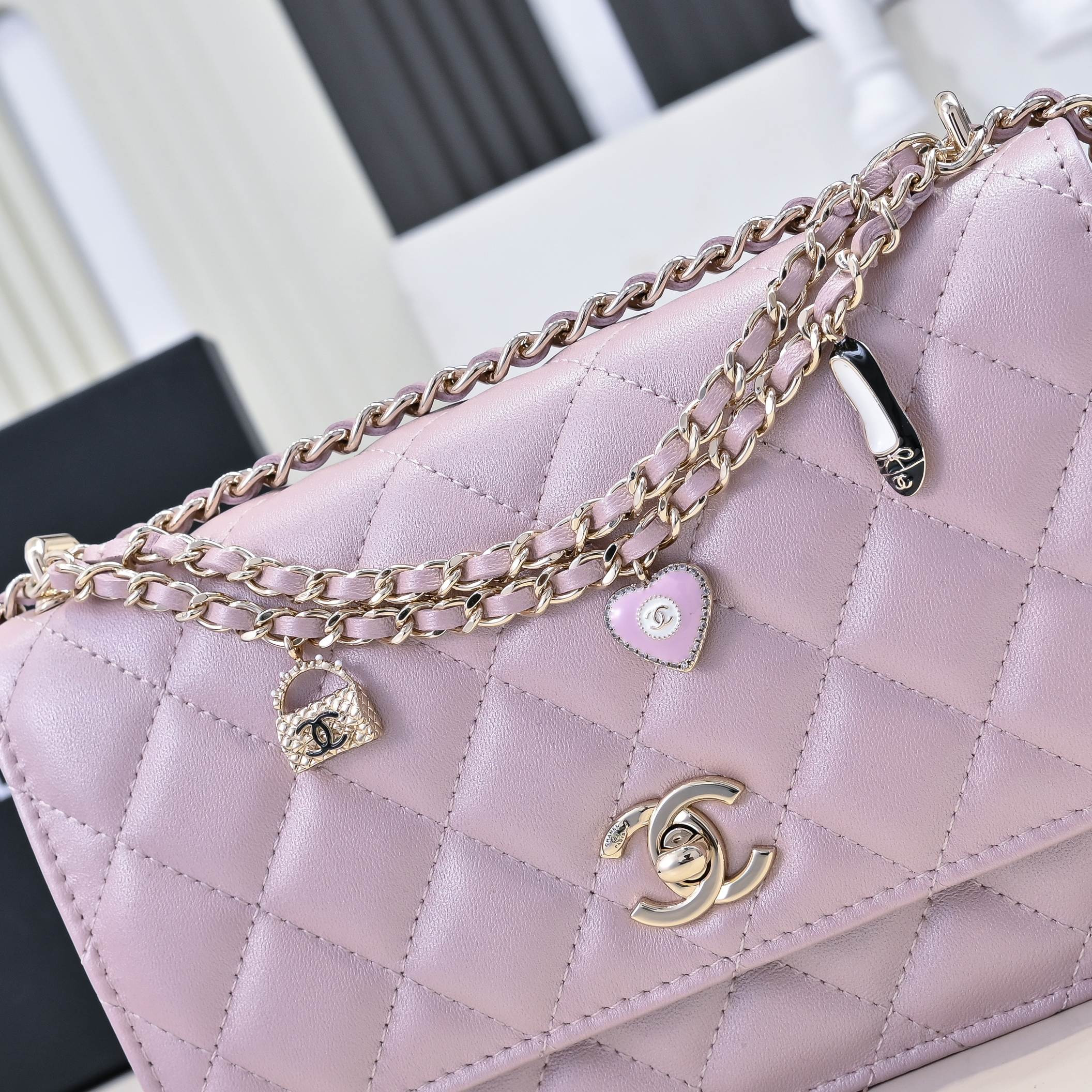 CHANEL SPRING-SUMMER 2025 PRE COLLECTION WALLET ON AP4537 19.5 × 13 × 3.5cm
