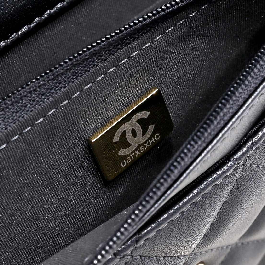 CHANEL SPRING-SUMMER 2025 PRE COLLECTION WALLET ON BLACK AP4537 19.5 × 13 × 3.5 cm