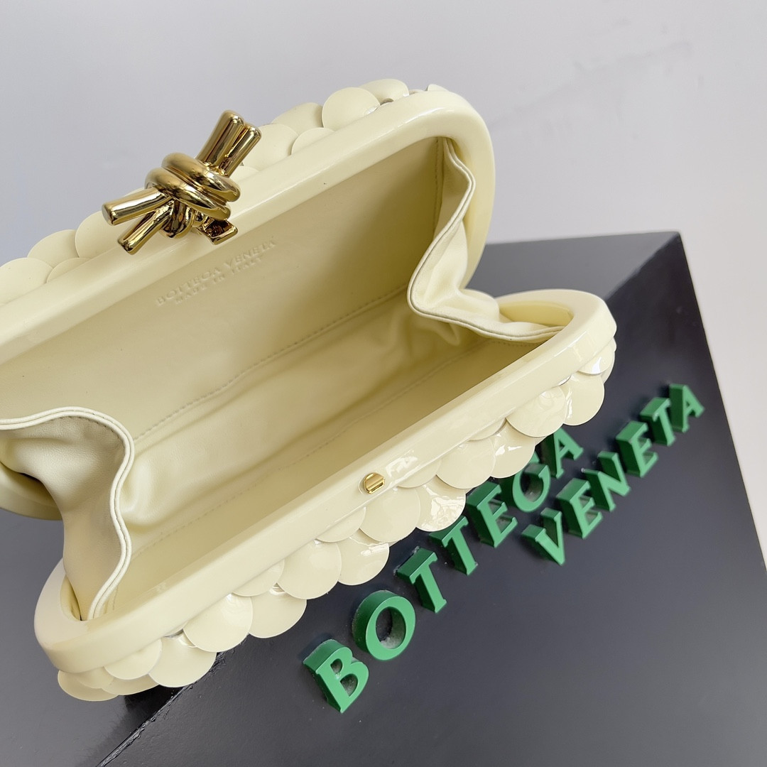 Bottega Veneta knot 717622 20.5x6x12.5cm