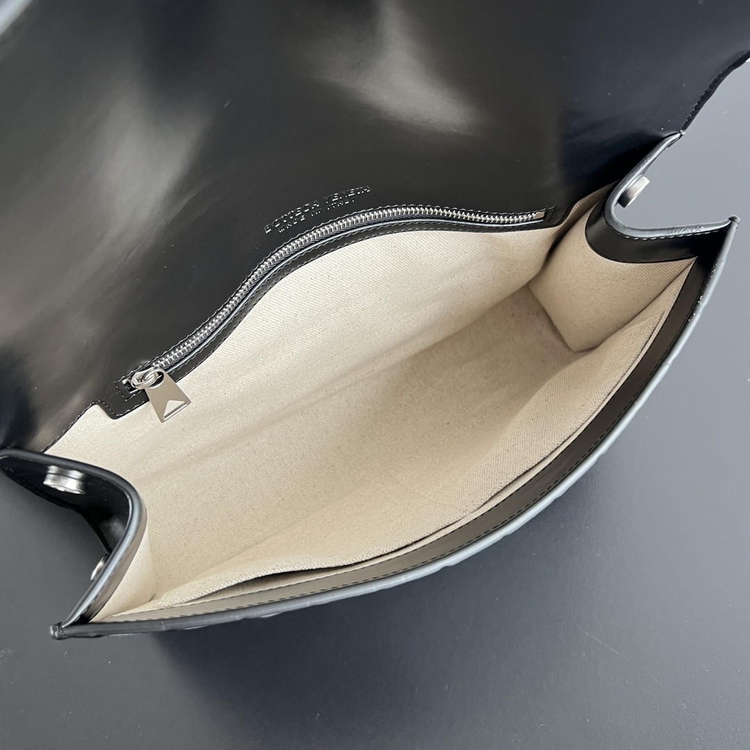 Bottega Veneta Piccolo 30x21x6.6cm