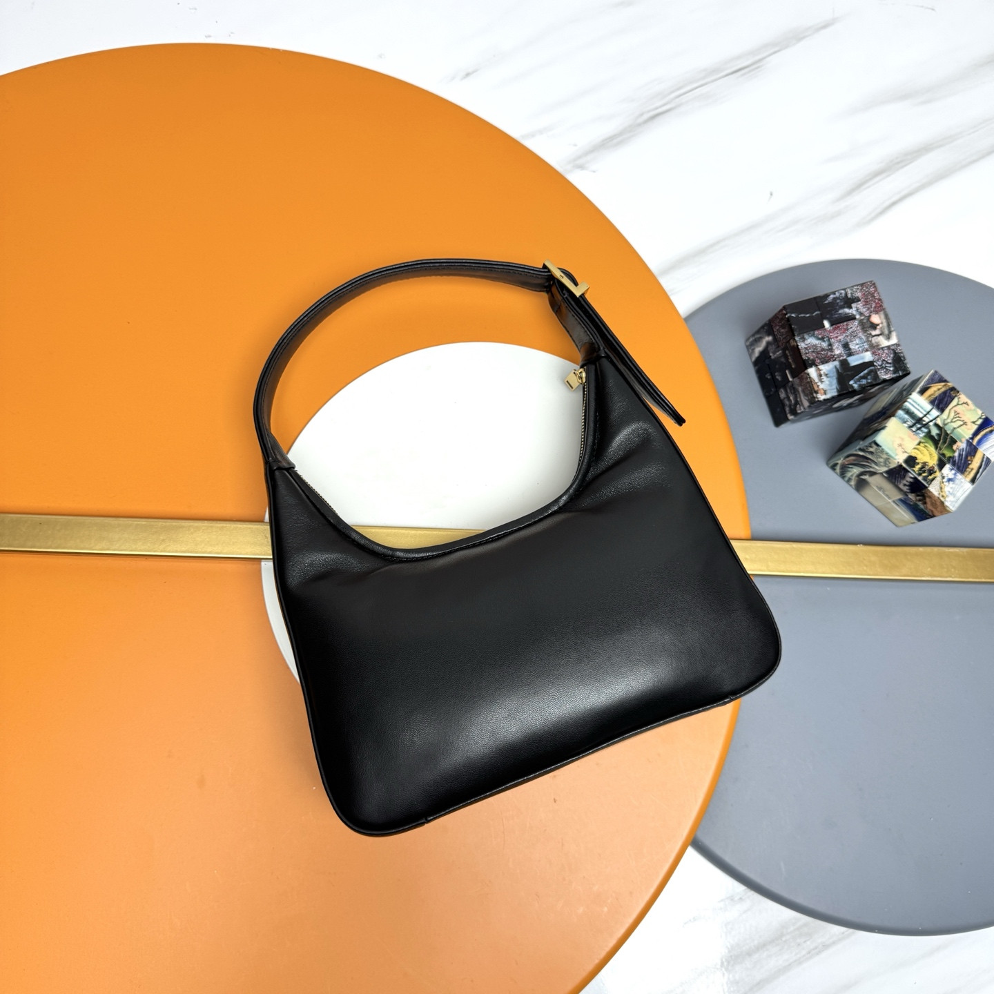 YSL calypso mini hobo in plunged lambskin 20 X 12 X 5 cm