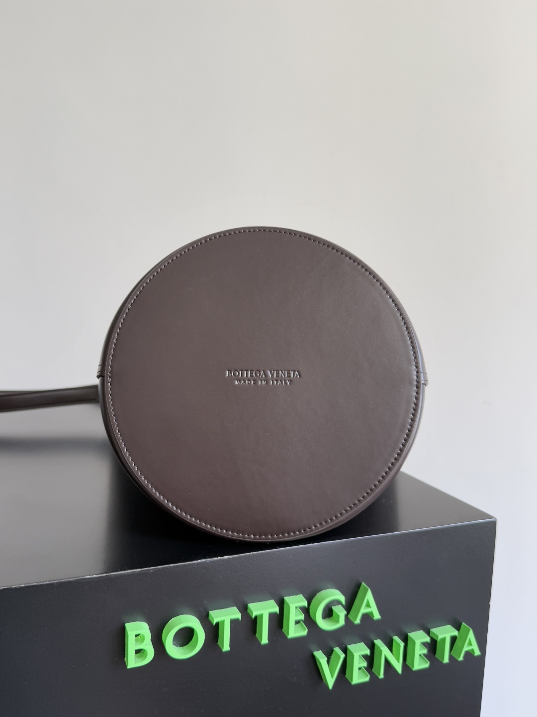 Bottega Veneta Medium Liberta Bucket 30x18x18cm