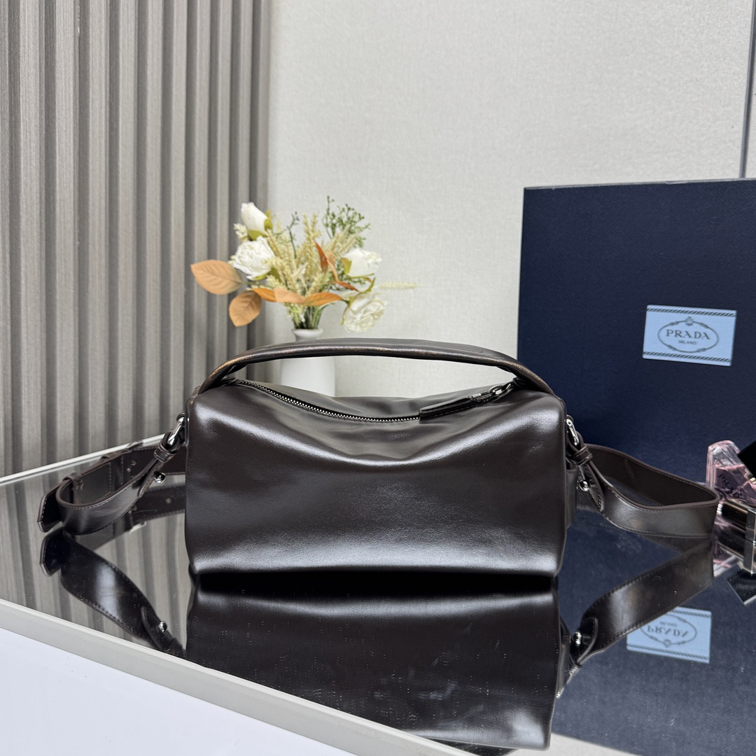 Prada Nappa leather shoulder bag 24x11x11cm