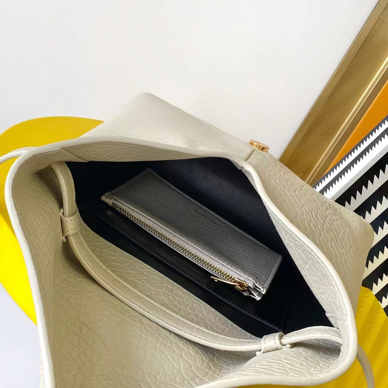 YSL Cassandra envelope messenger in lambskin 23x16.5x6CM