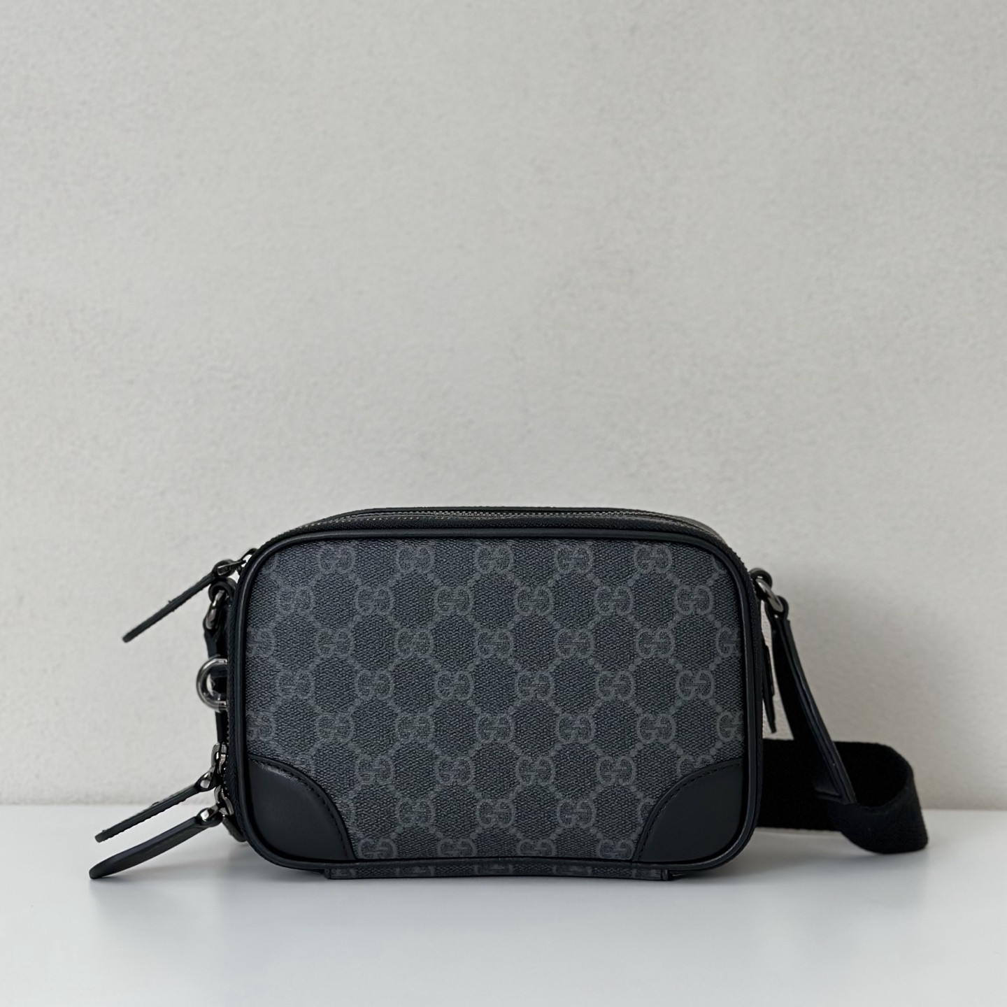 Gucci GG Emblem mini crossbody bag 19x12.5x7cm