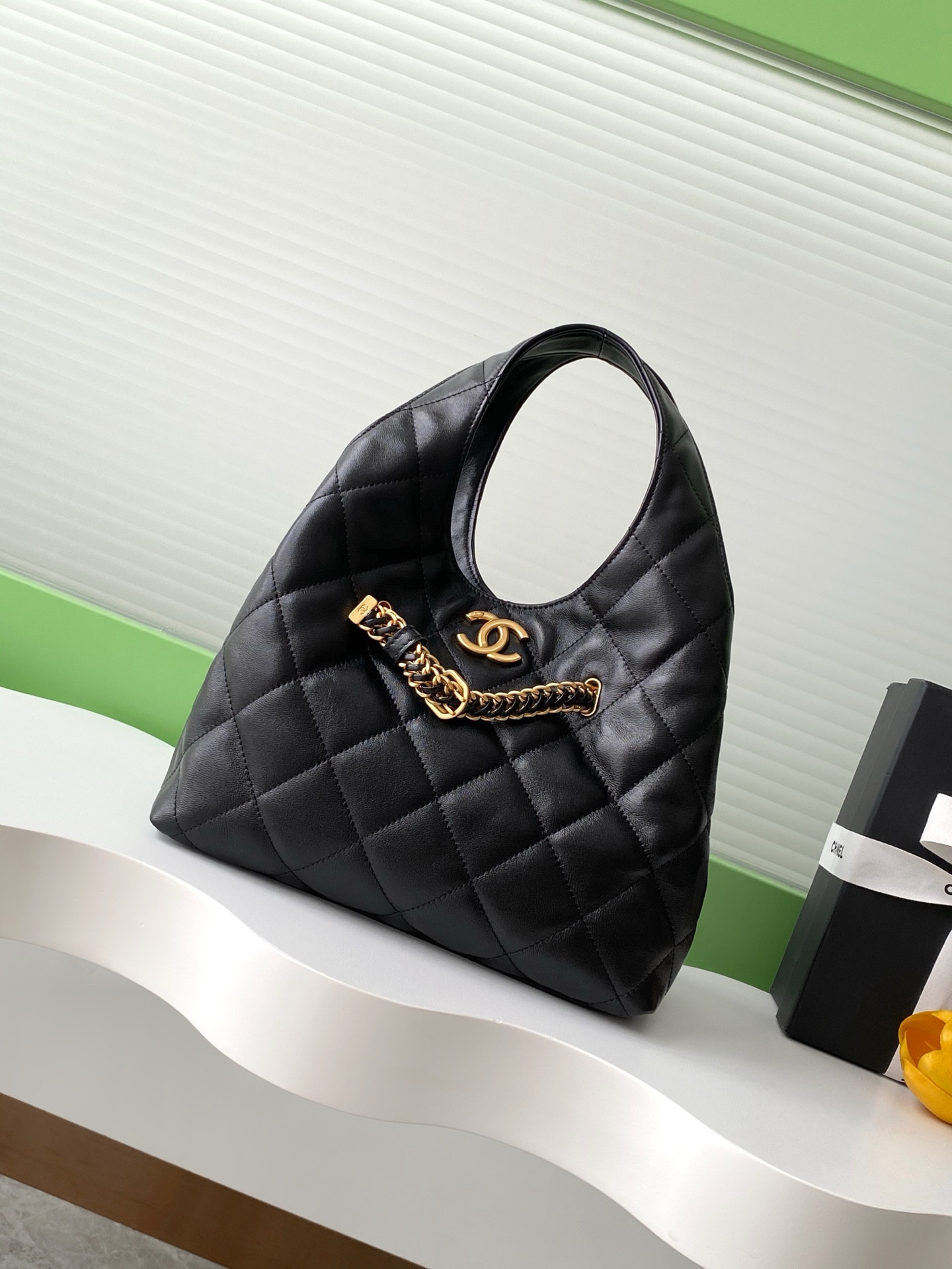 Chanel 25P HOBO Bag 25x20x13cm